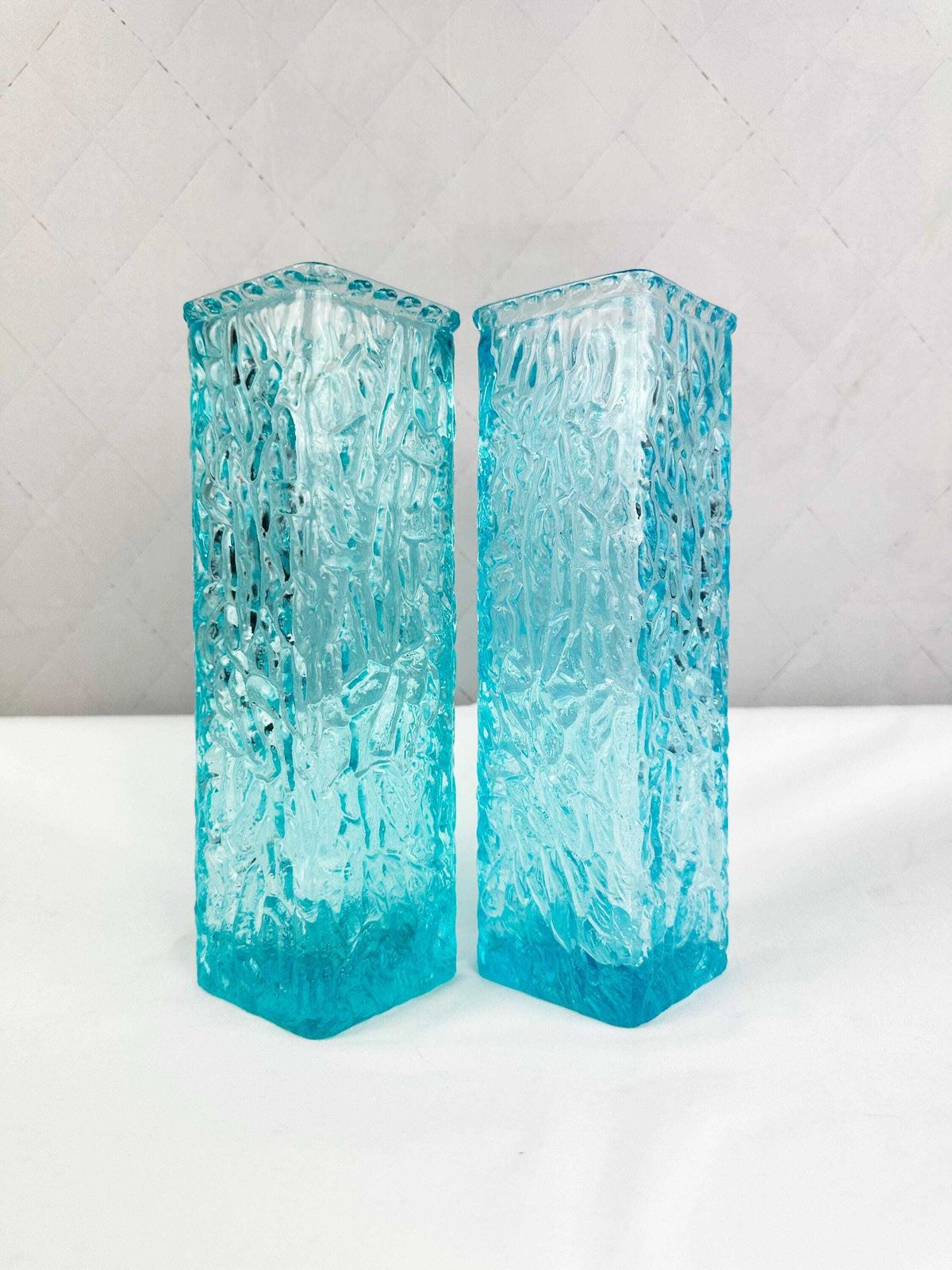 photo vinterior Pair Of Mid Century Davidson Brama Luna Turquoise Blue Vintage Glass Bark Vases 1960's