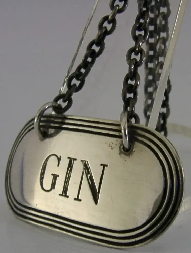 Étiquette de carafe en argent massif sterling, Gin, Birmingham 1956 photo for sale