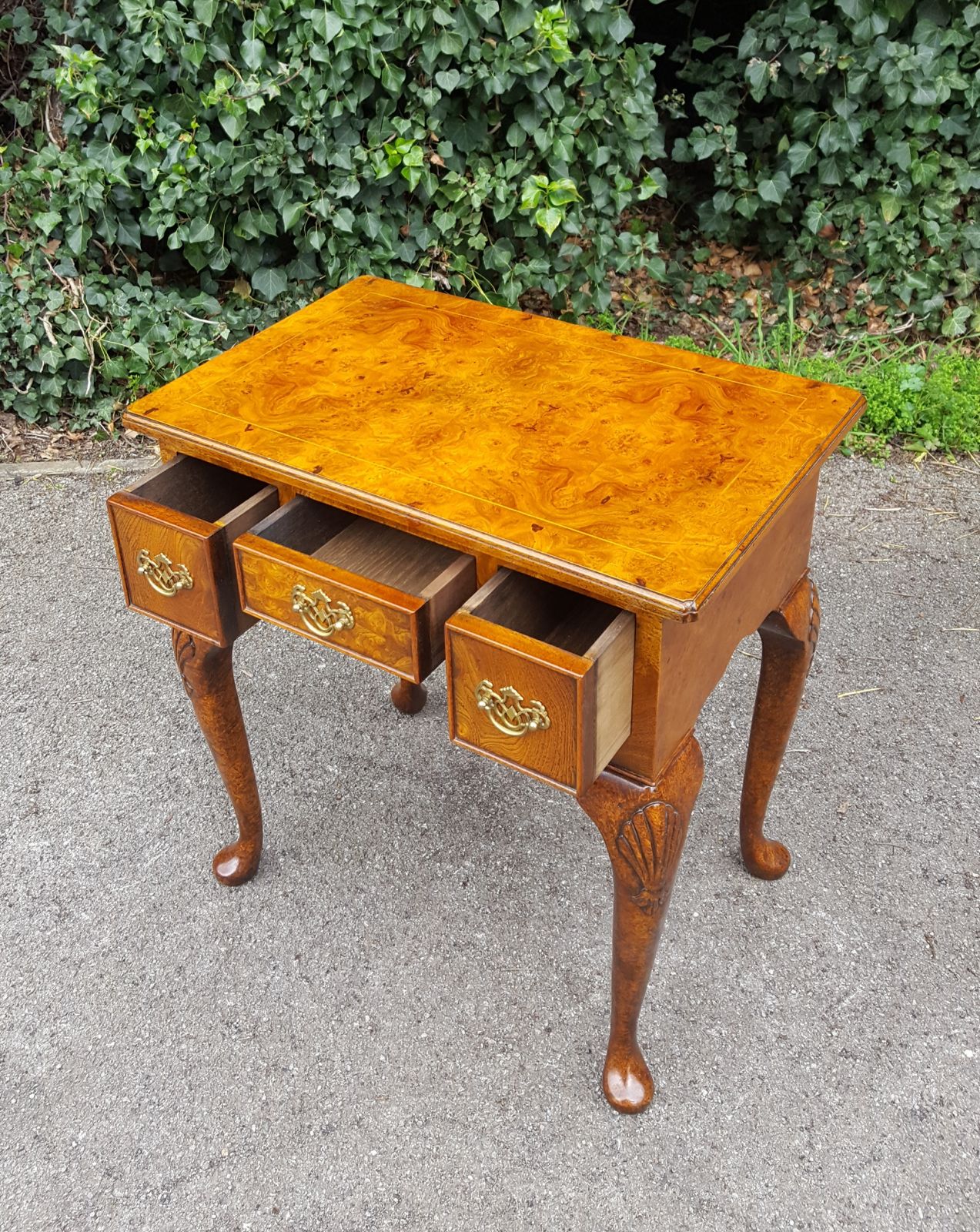 photo furniture Antique Style Burr Walnut 3 Drawer Hall Table