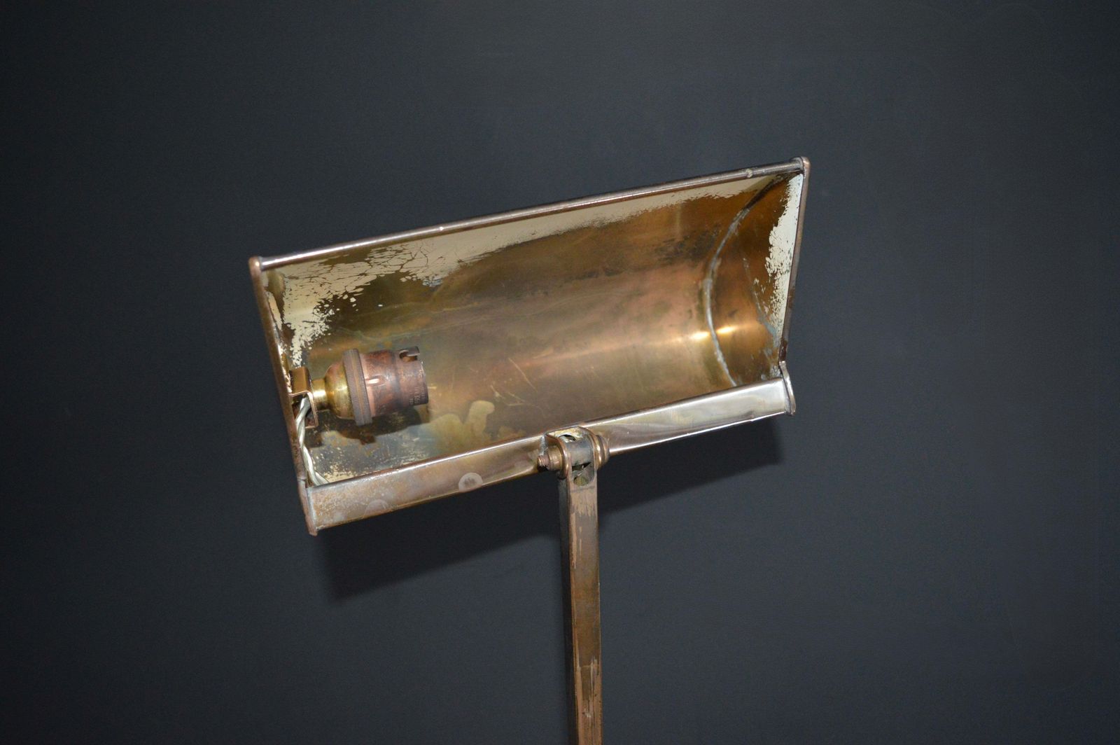 1920s Gec Copper Bankers Lamp photo vinterior