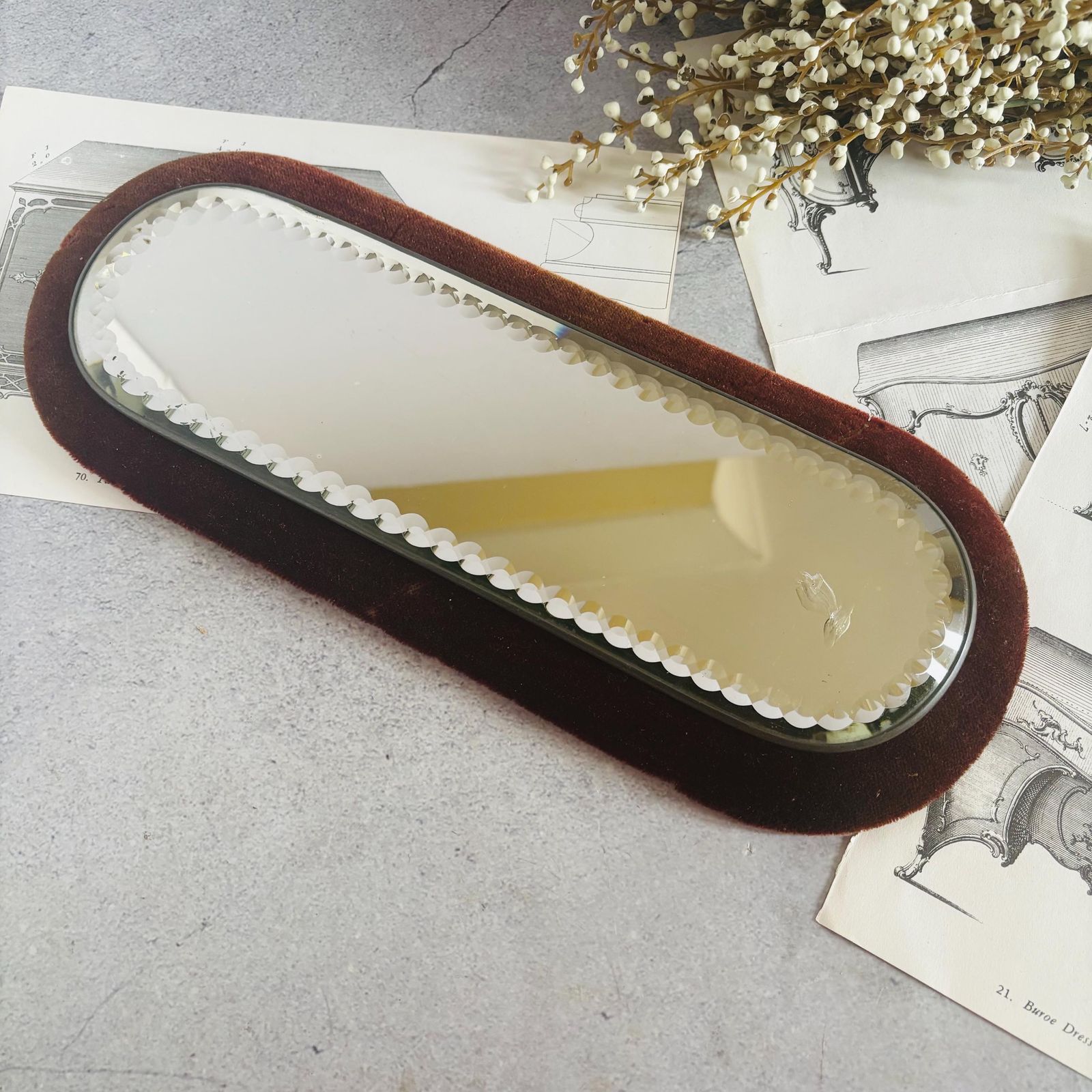 photo buy Victorian Sorcerers Mirror Velvet Trimmed | Display Mirror, Witches Plateau
