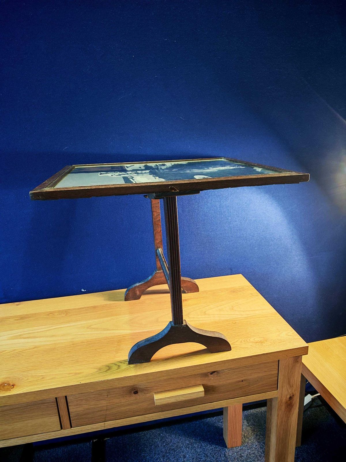 Table d'appoint/écran de cheminée metamorphic vintage, avec chaton et reflet de tigre peints à la main - Bon état photo buy