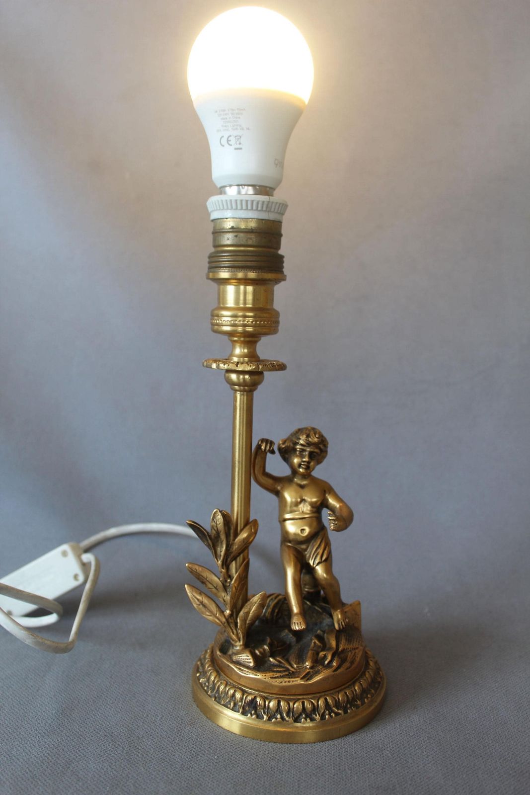 Vintage Zwaar Gegoten Messing Franse Lamp, In De Louis XVI Stijl, Putti Cherub, Verguld Brons, Tafellamp, Functioneel, Sculptuur/Figurine photo furniture