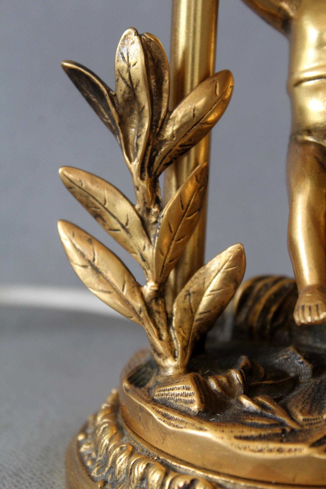 Lampe de table vintage française en laiton massif coulé, de style Louis XVI, putti chérubin, bronze doré, lampe de table, fonctionne, figurine sculpture photo vinterior