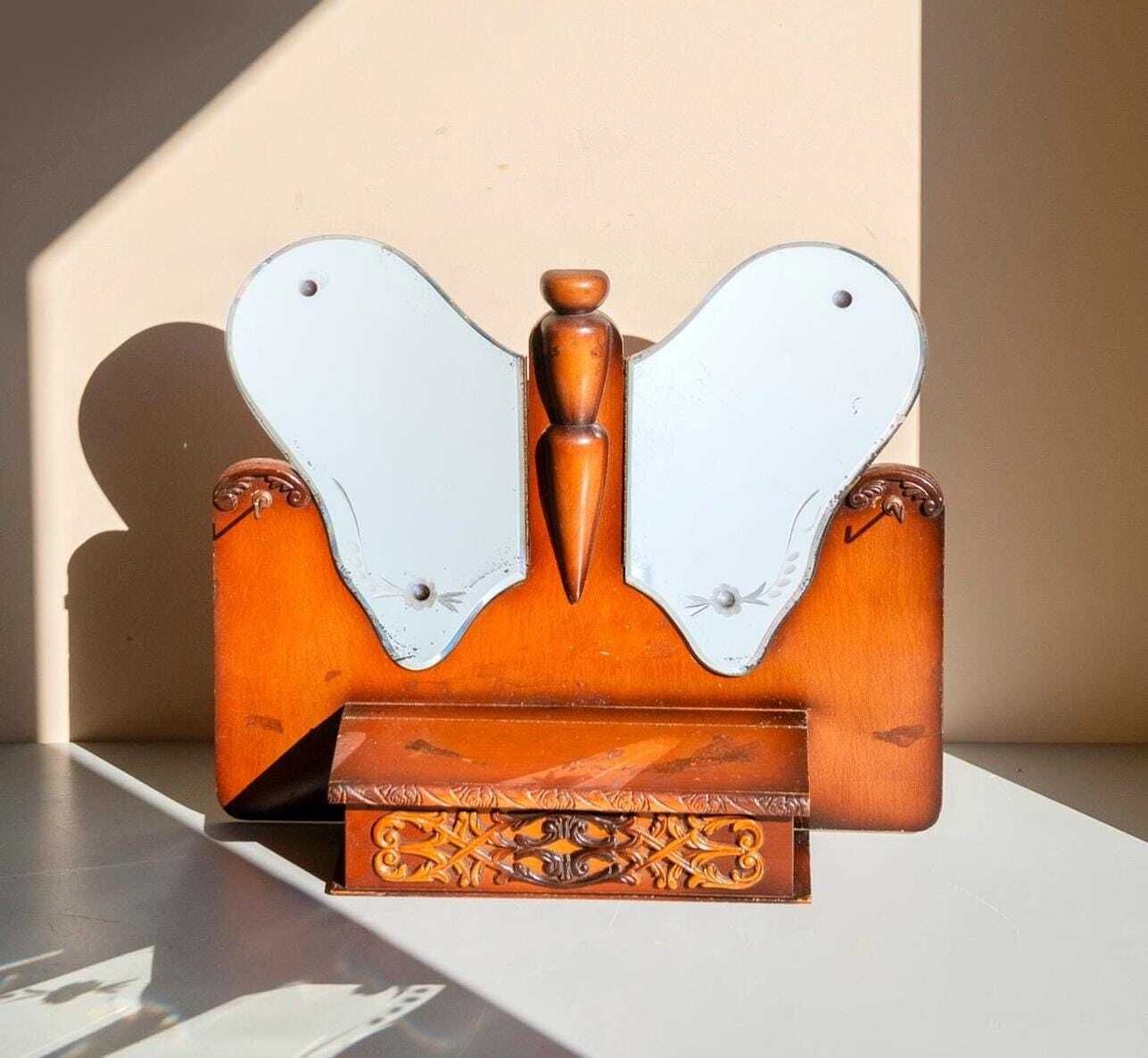 Vintage Vlindervormige Spiegelkast | Wandkastje Met Spiegel | Houten Plank Met Houtsnijwerk | Art Deco Opbergkast