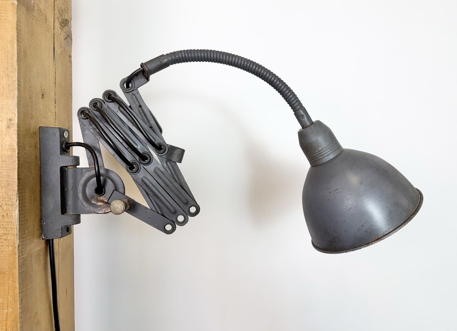 photo vintage Grey Industrial Gooseneck Scissor Wall Lamp From Elektroinstala, 1960s