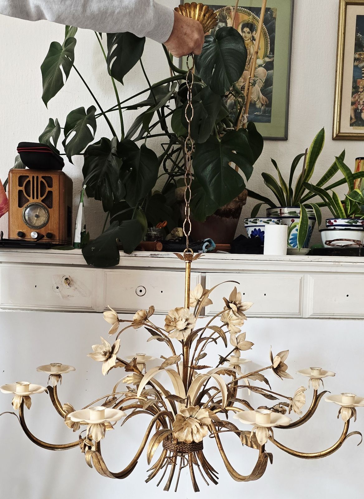 A Huge Mid Century Italian 8 Arm Toleware Chandelier, Masca. photo 595.0