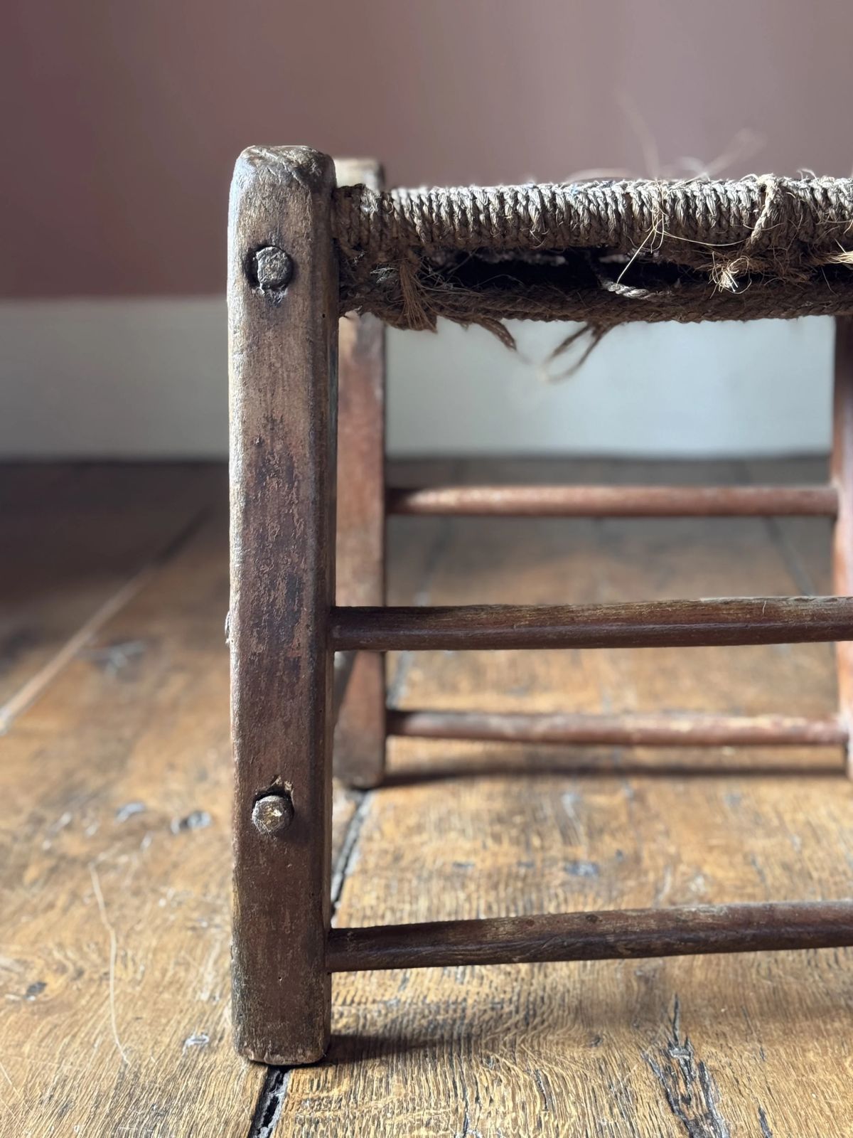 photo vinterior 19th Century Irish Sugan Chair With Historic Paint