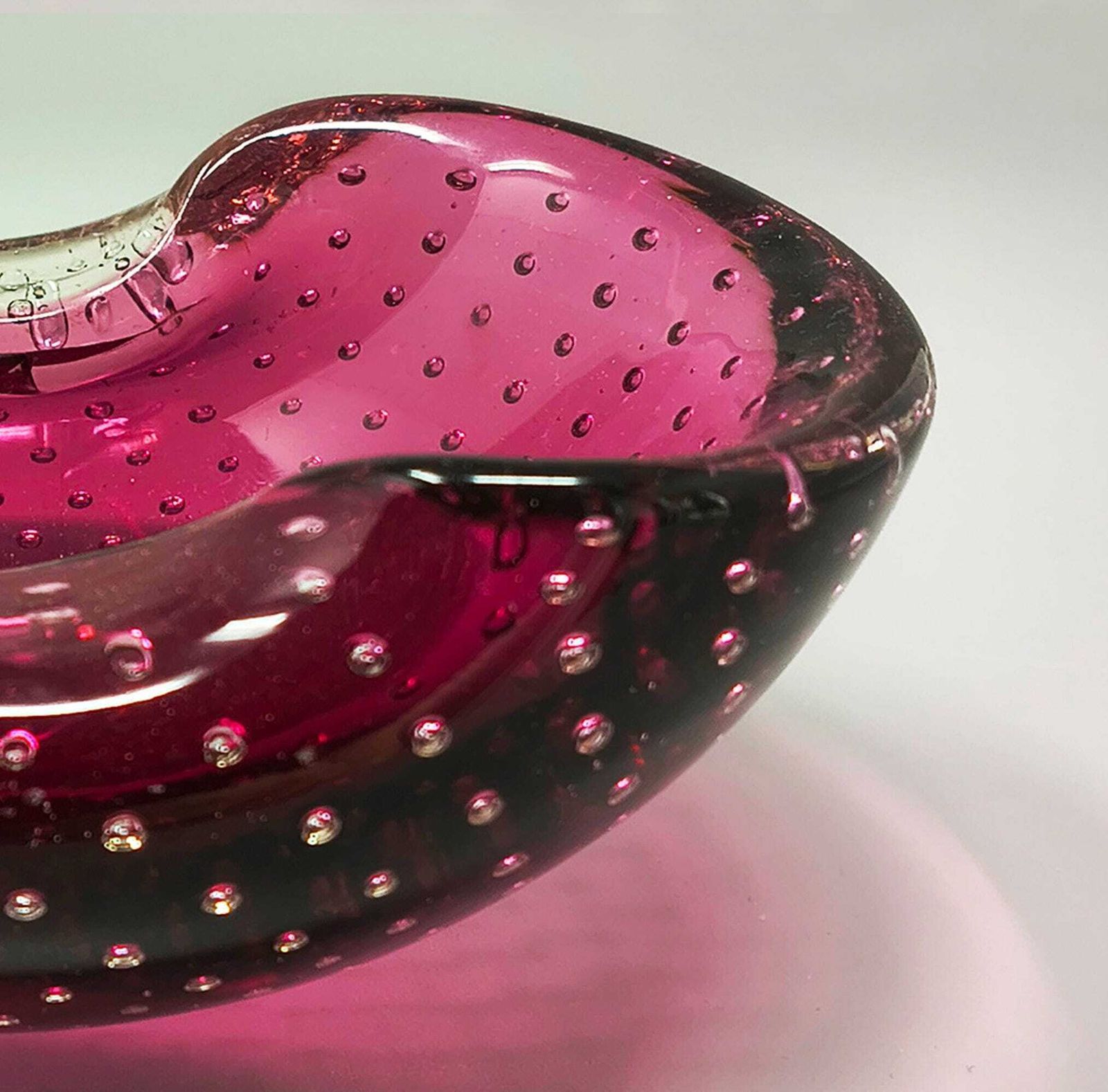 Cendrier ou vide-poche mid-century en verre de Murano bullicante rose, années 1960, par Flavio Poli photo vintage