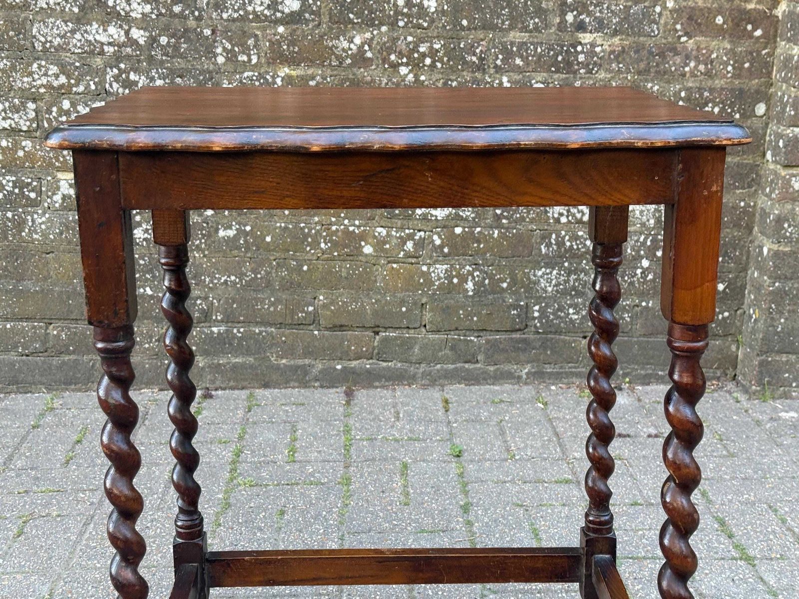 photo vintage Vintage Oak Barley Twist Side Table 1930s Jacobean Revival Occasional