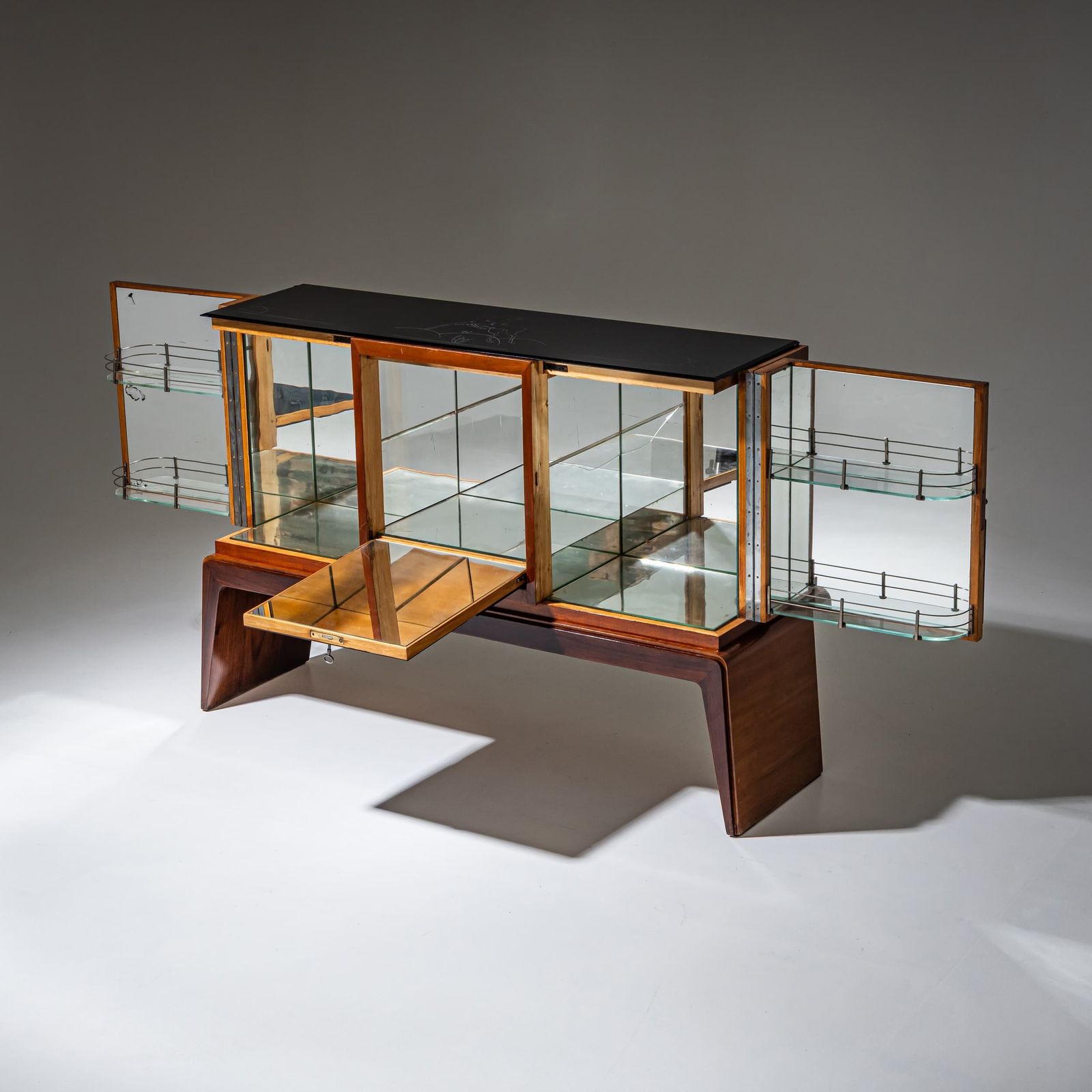 photo furniture Barkast In De Stijl Van Osvaldo Borsani, Italië Ca. Jaren 1940