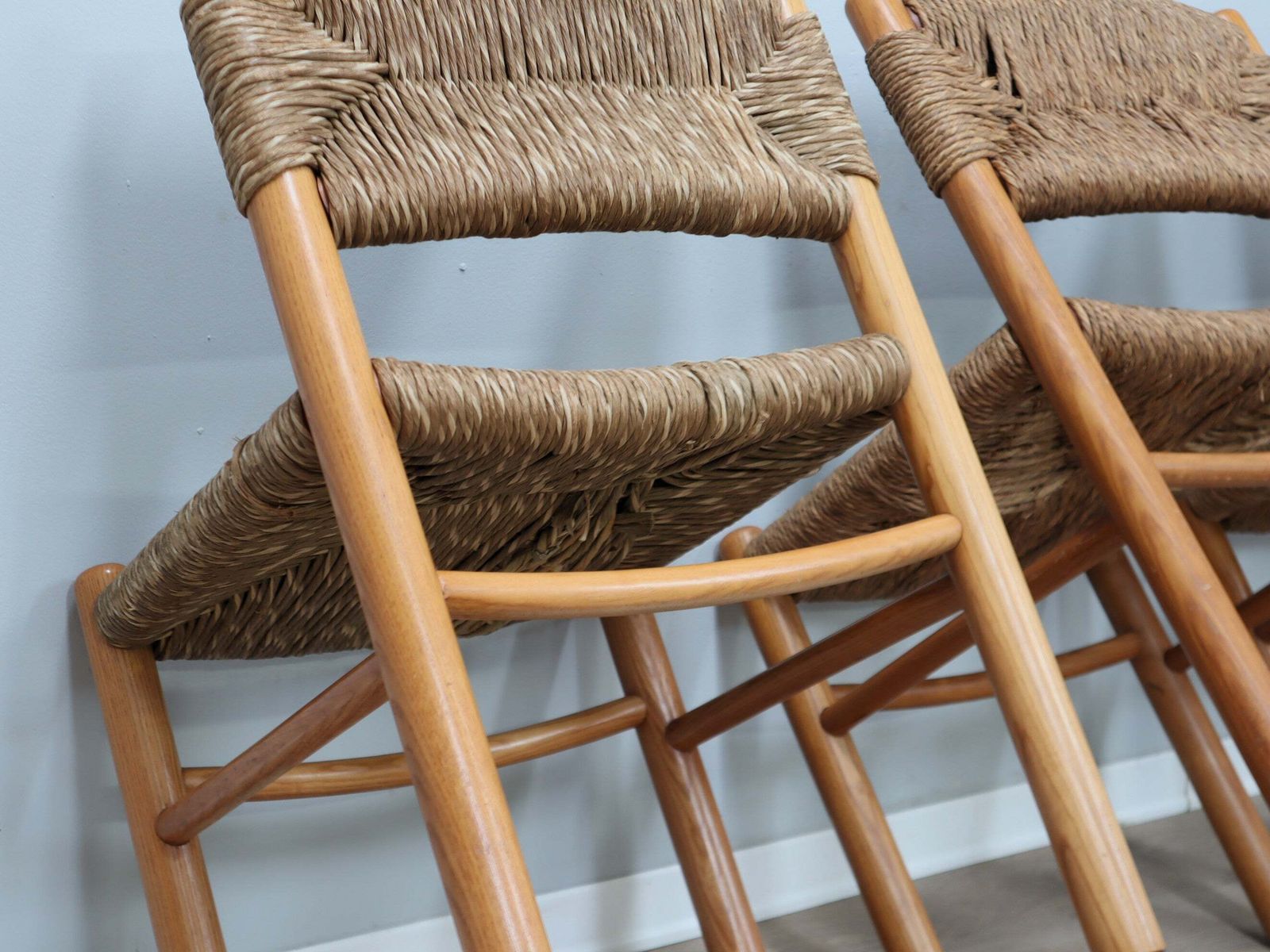 photo furniture Set Of 8 Chairs 1960s Charlotte Perriand Style Woven Straw & Wood