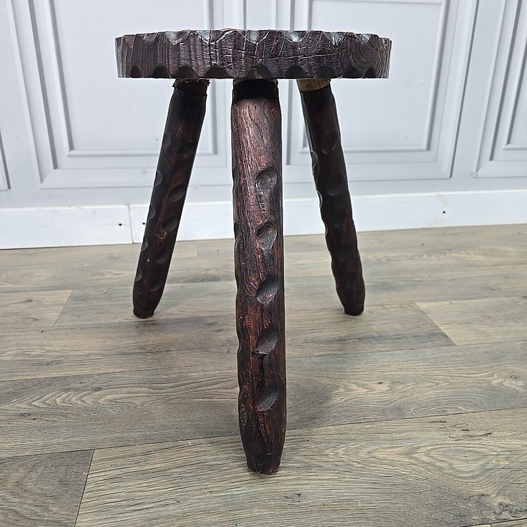 photo vinterior Retro Vintage Spanish Stool Brutalist Wooden Carved Horseshoe Tripod Seat
