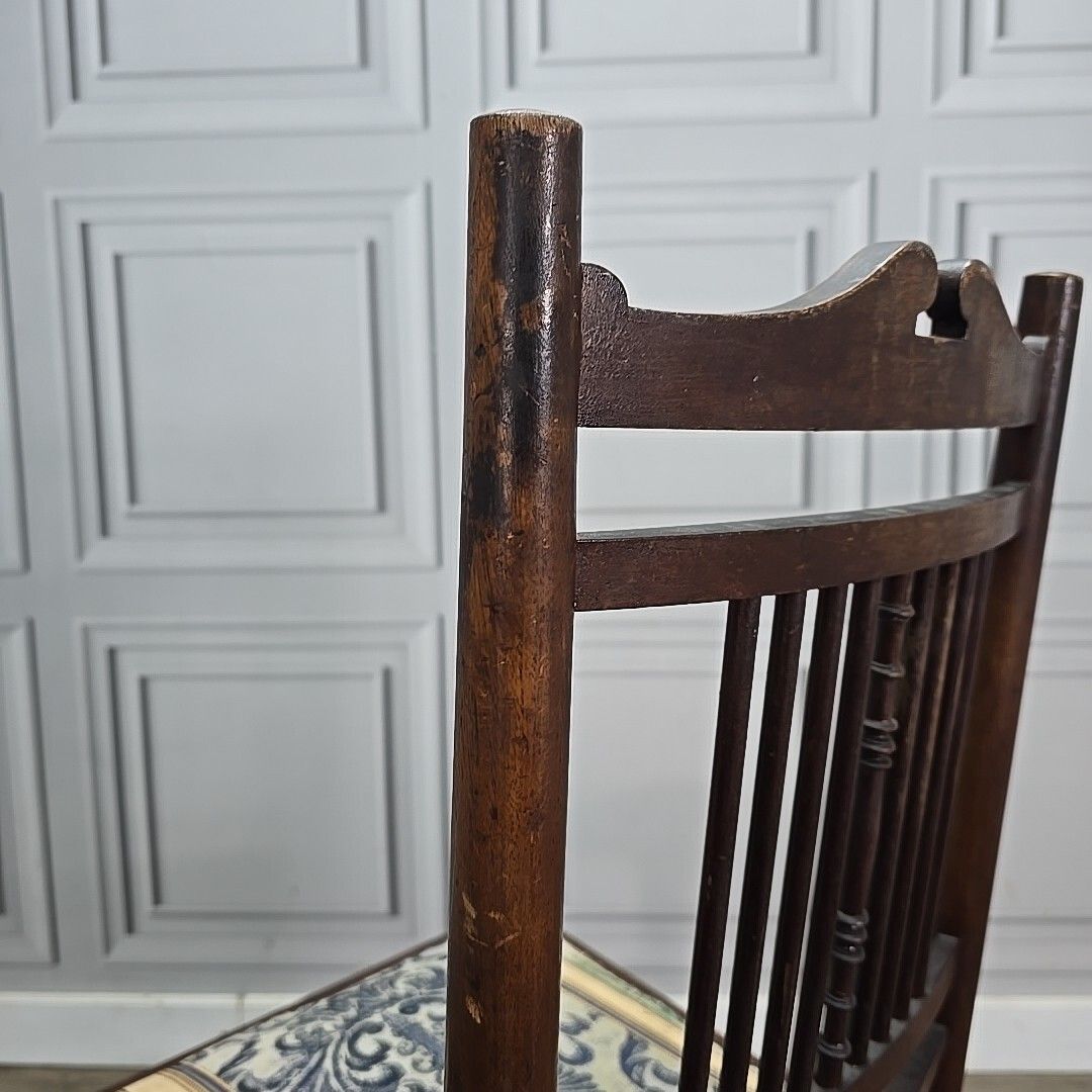 photo vintage Antique Edwardian Chair Wooden Turned Back Upholstered Hall Lounge Bedroom Seat