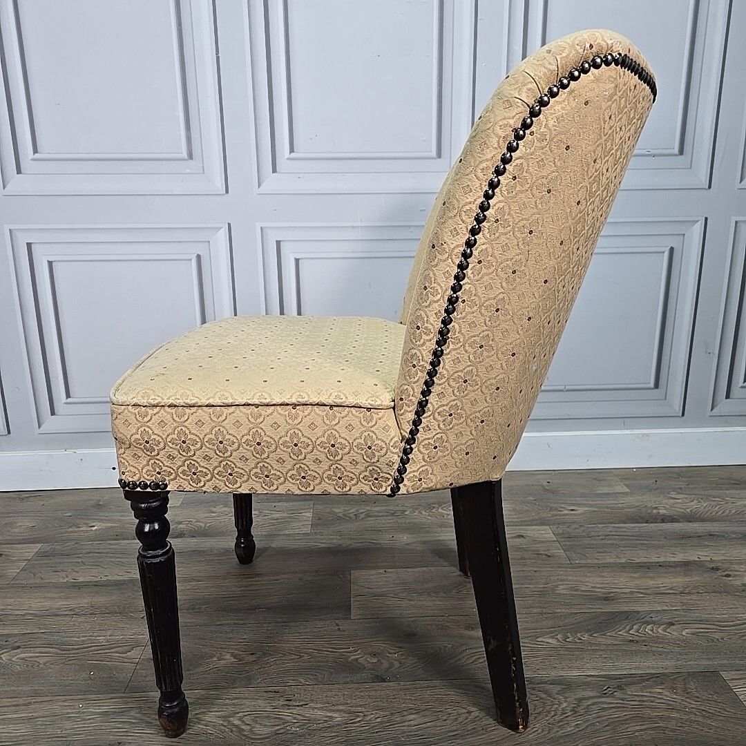 photo vintage Antique Victorian Style Curved Back Chair Fireside Slipper Nursing Chair Wooden