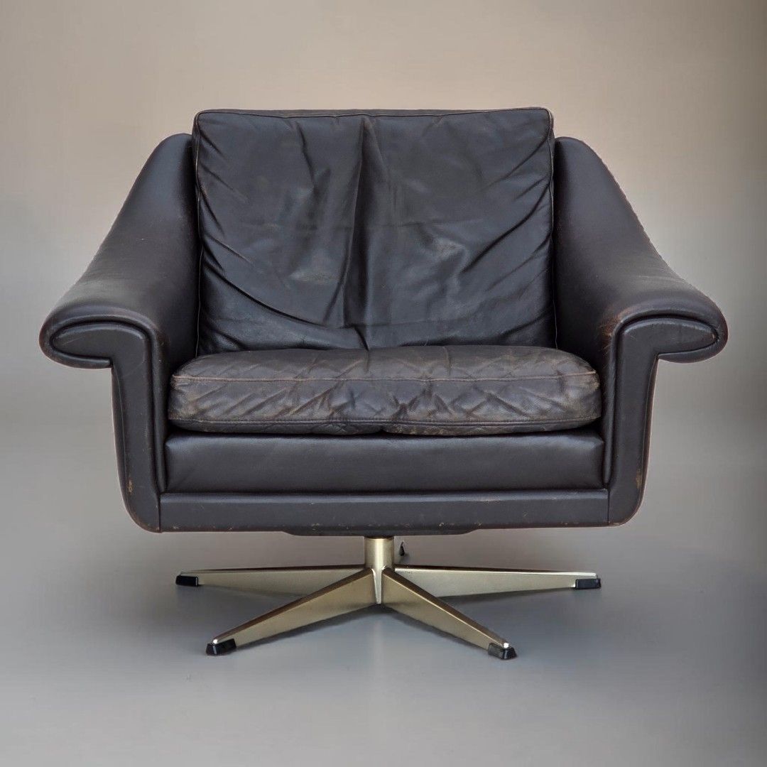 Ca. Jaren 1960, Deense Draaifauteuil Van Aage Christensen, Meubelsleder.