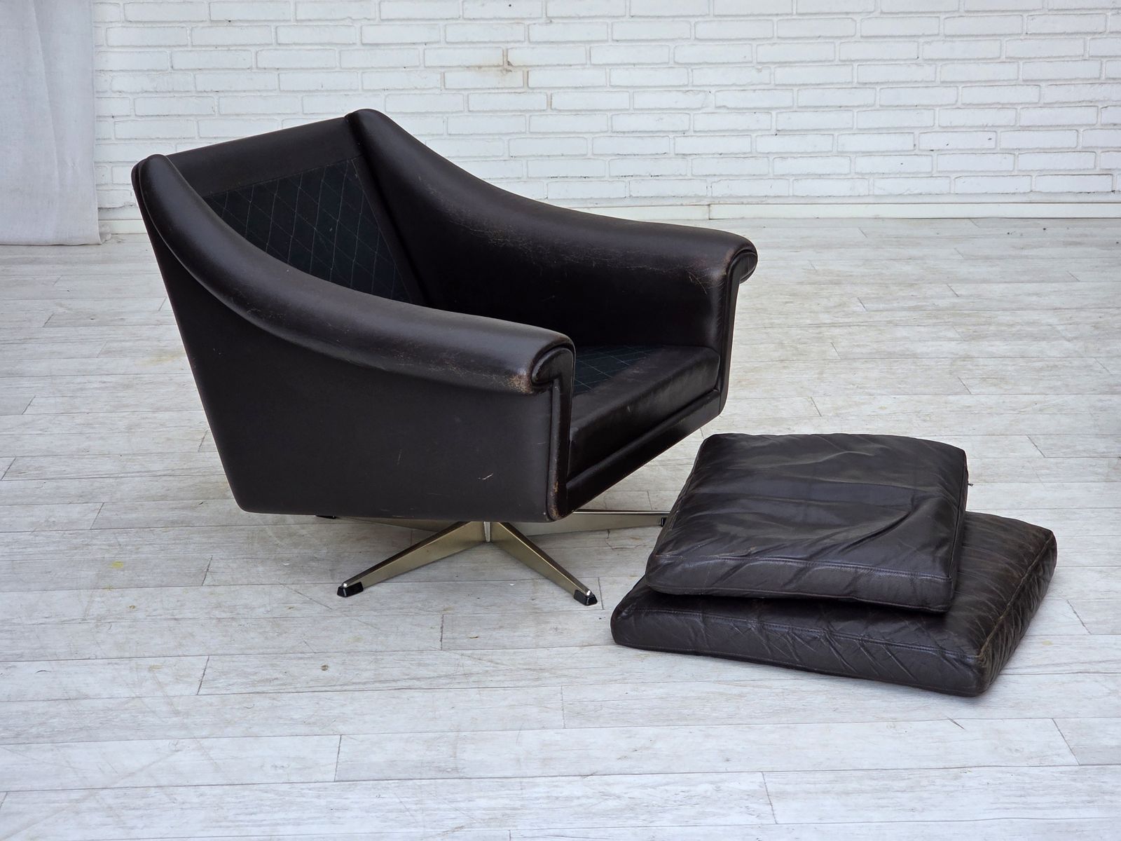 Ca. Jaren 1960, Deense Draaifauteuil Van Aage Christensen, Meubelsleder. photo 1170.0