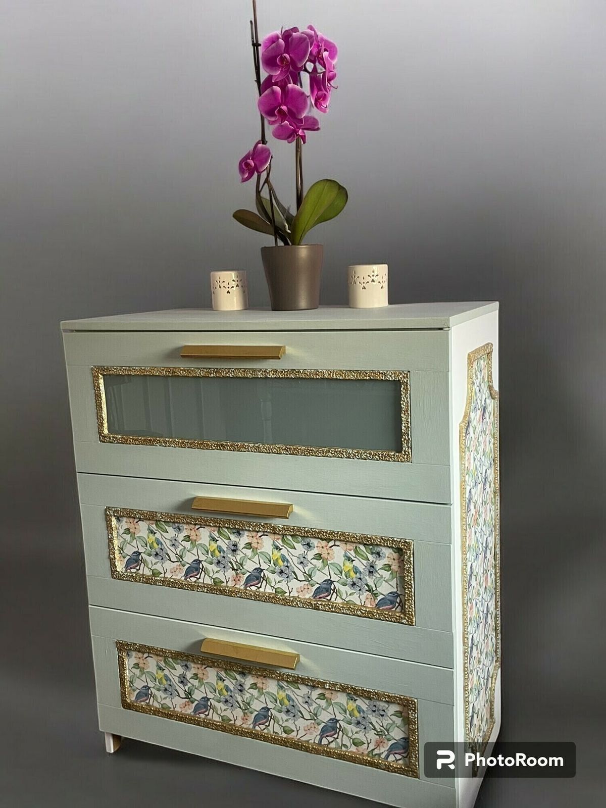 photo furniture Three Drawer 'Aged Vintage Style' Chest