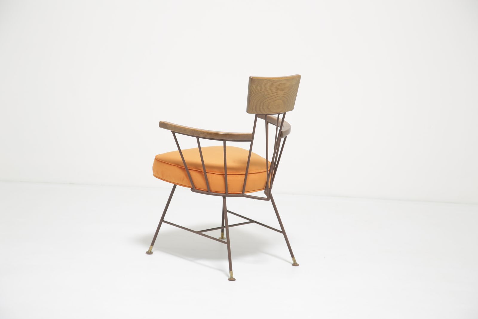 photo buy Richard McCarthy "Iron Age" fauteuil: es & smeedijzer met oranje fluweel, voor Selrite, ca. jaren 1950.