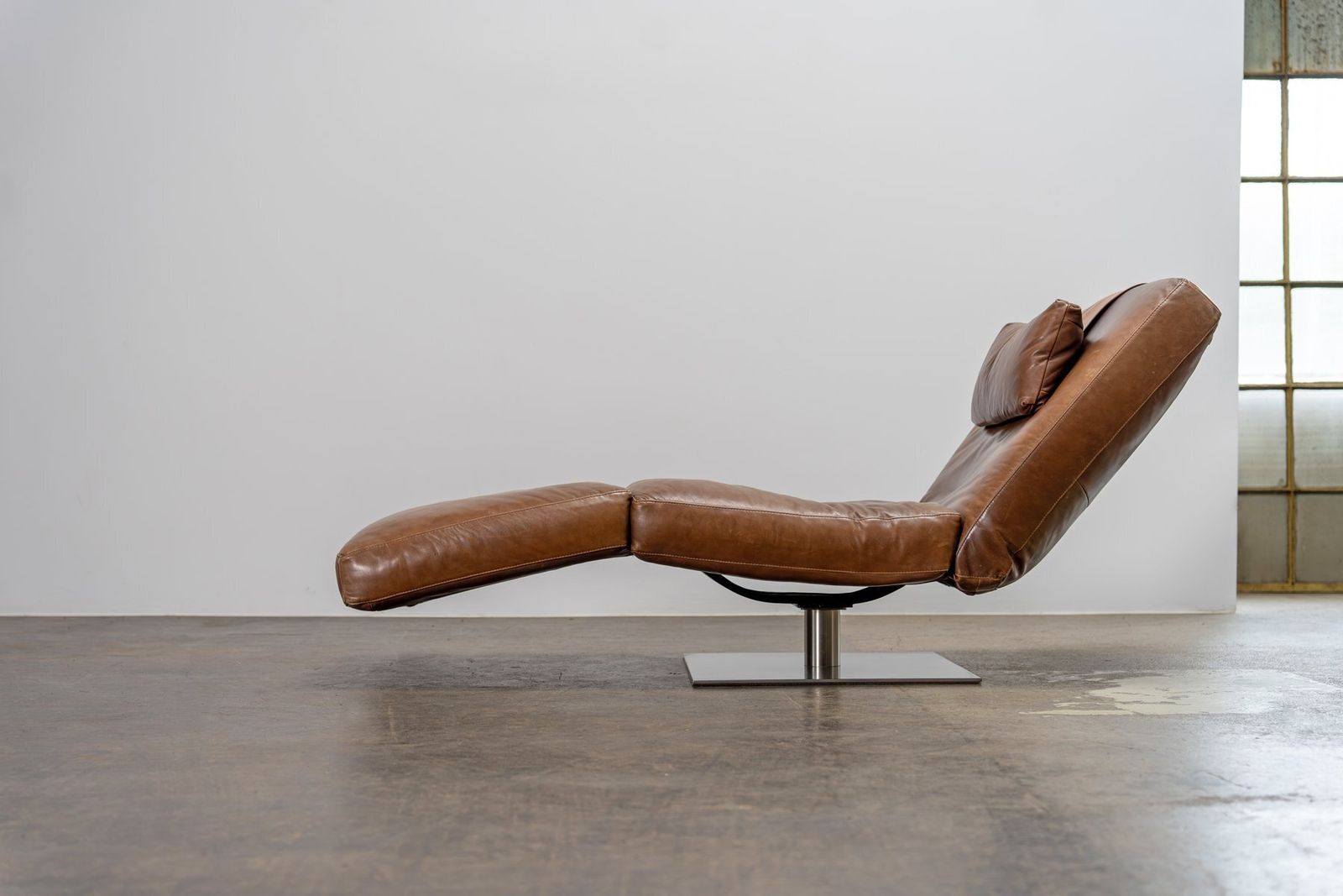 Zeta Chaise Lounge In Leather From Natuzzi, 2000s photo furniture