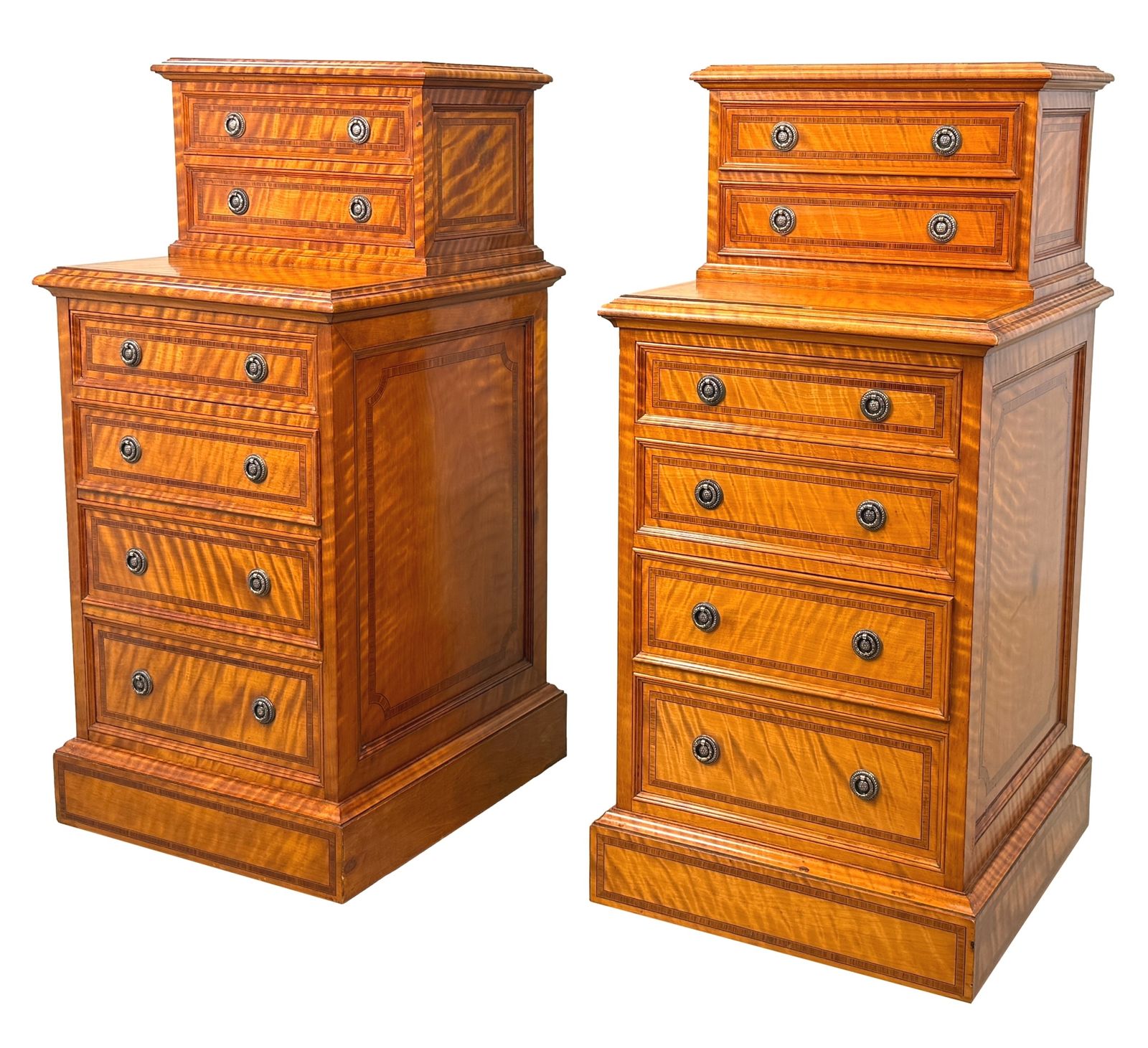 Paire de commodes de chevet en bois de satiné, XIXe siècle (Angleterre, vers 1890)