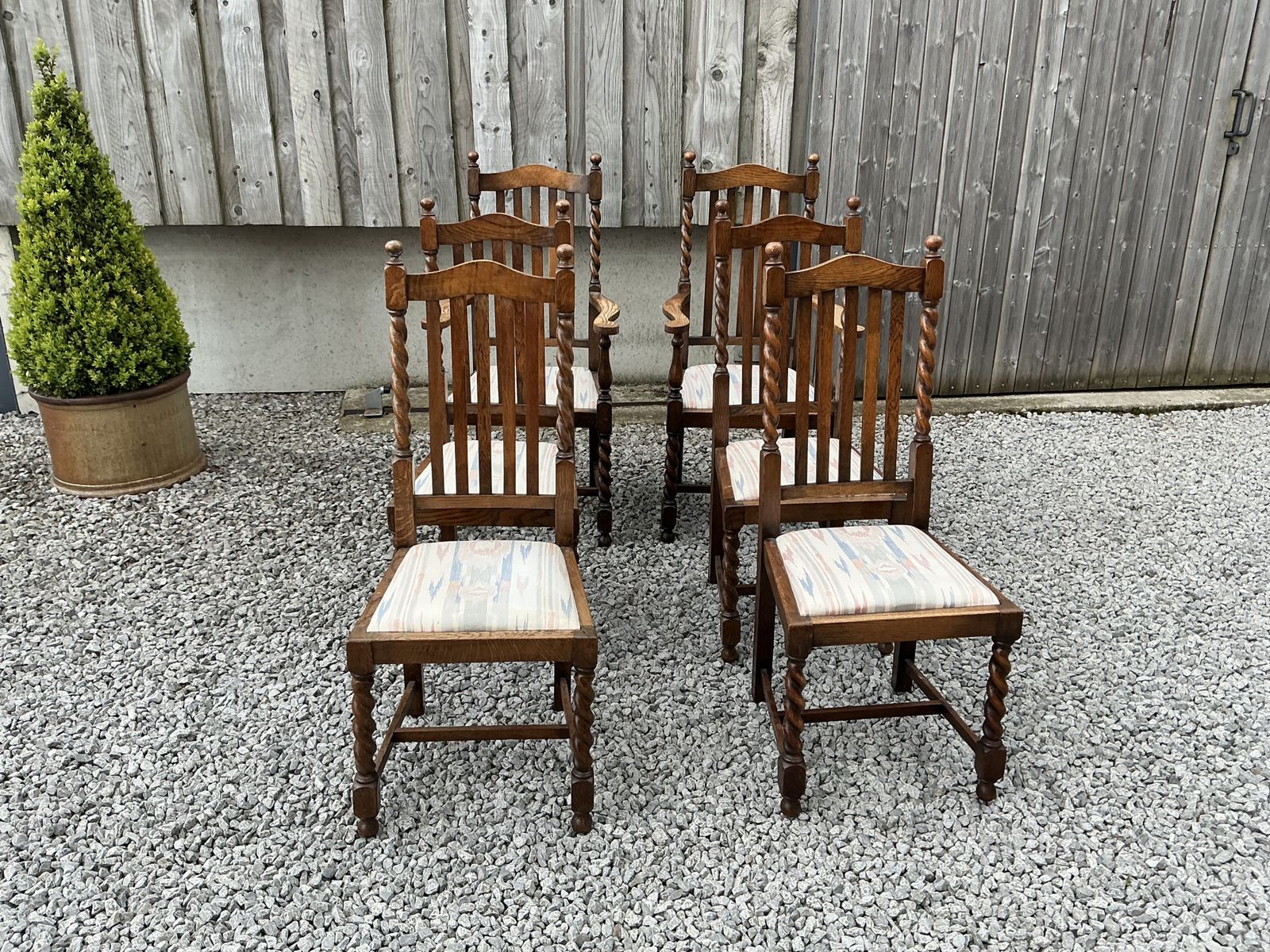 Lovely Set Of 6 Oak Twist Leg Chairs