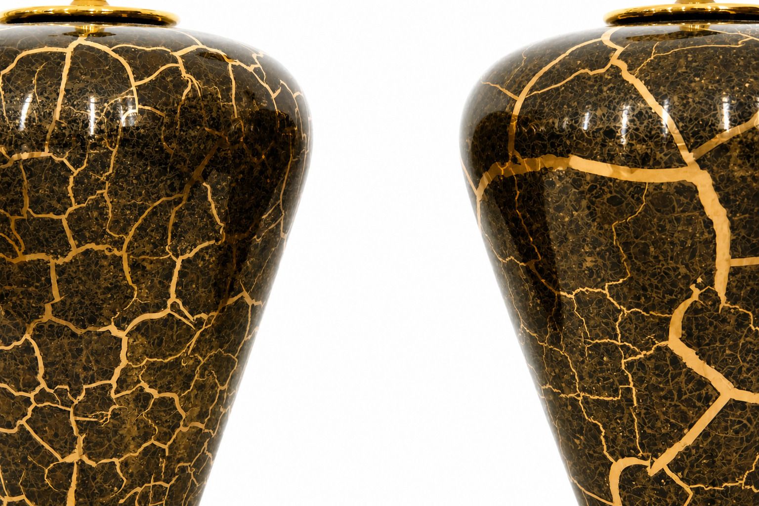 photo vinterior 20th Century Pair Of Baluster Shaped Table Lamps In Glazed Black & Gold Ceramic