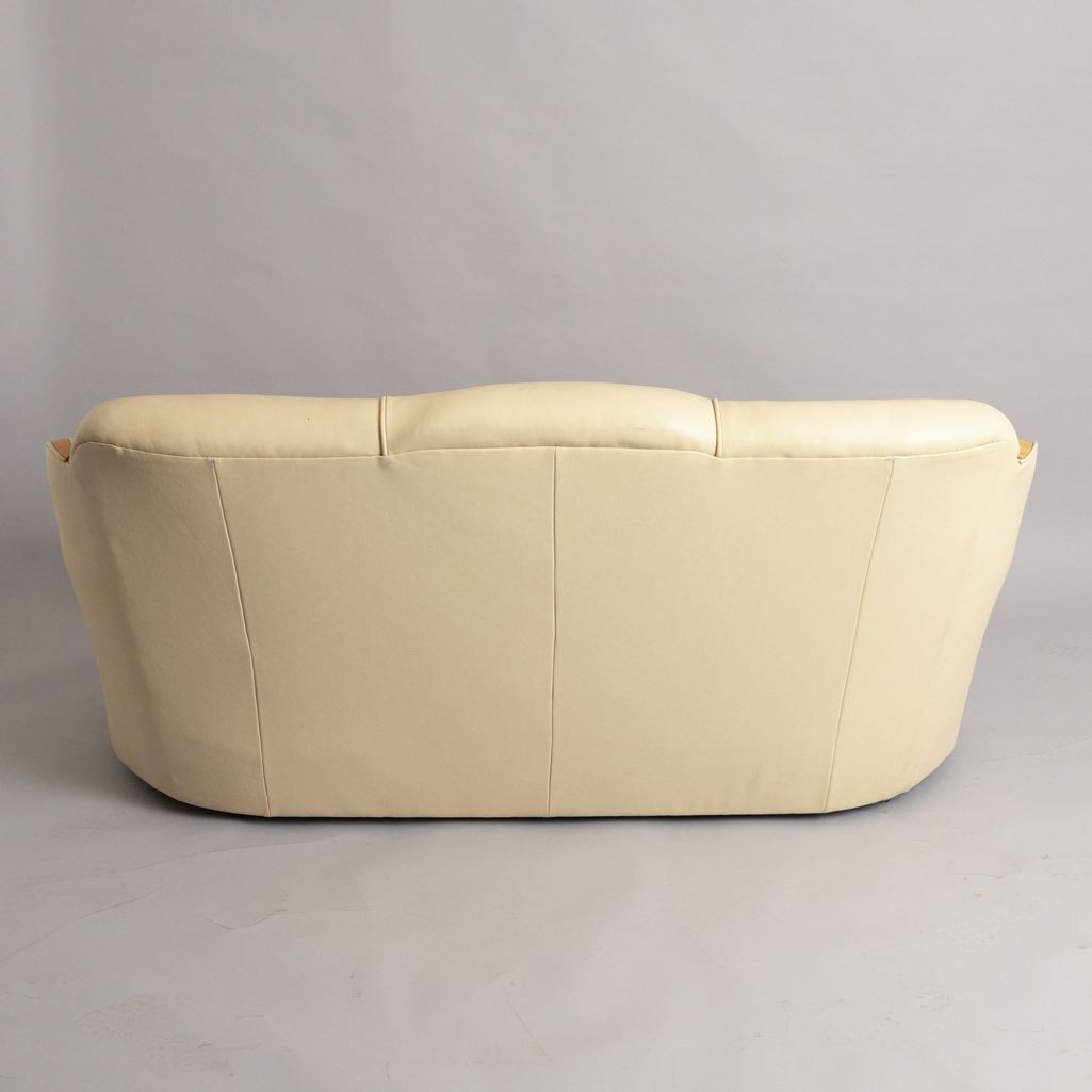 Art Deco 'Cloud' Living Room Suite In Cream Leather By Harry & Lou Epstein, Comprising Of Sofa & Two Armchairs photo 2890.0