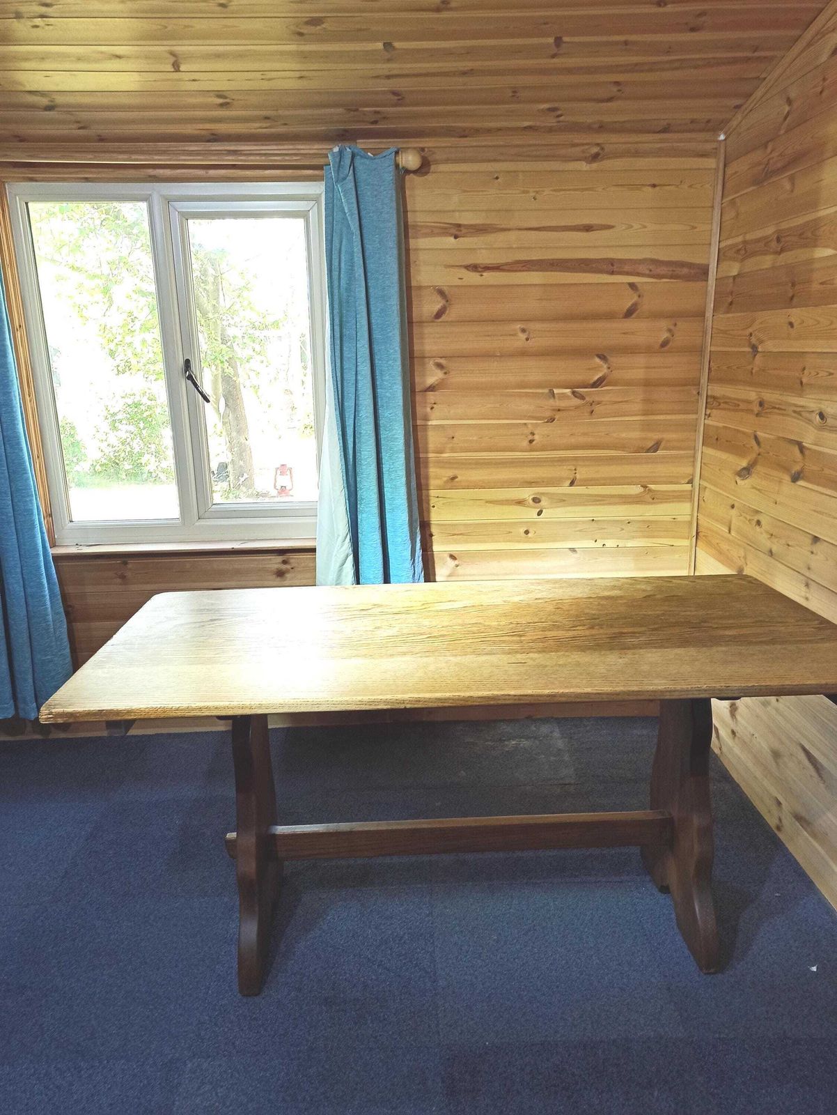 Table de réfectoire vintage en chêne massif. photo vinterior