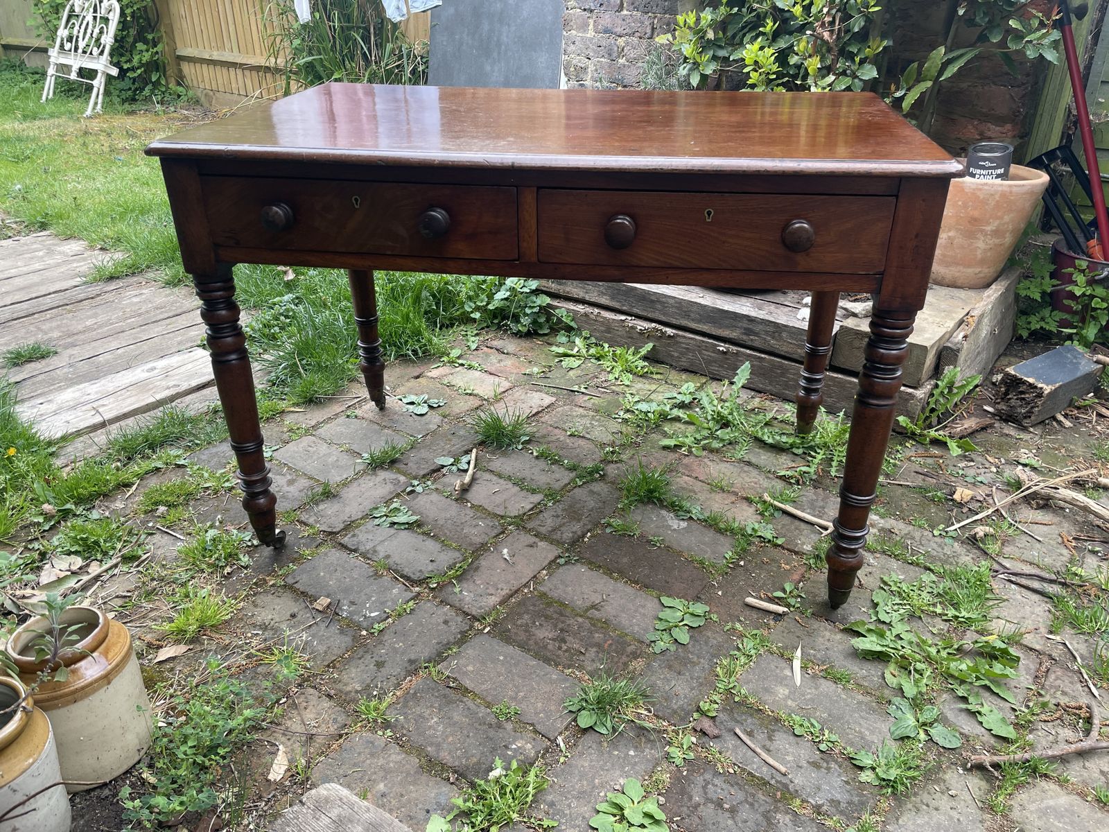 Antique Mahogany Table Seats 4 To 6 People