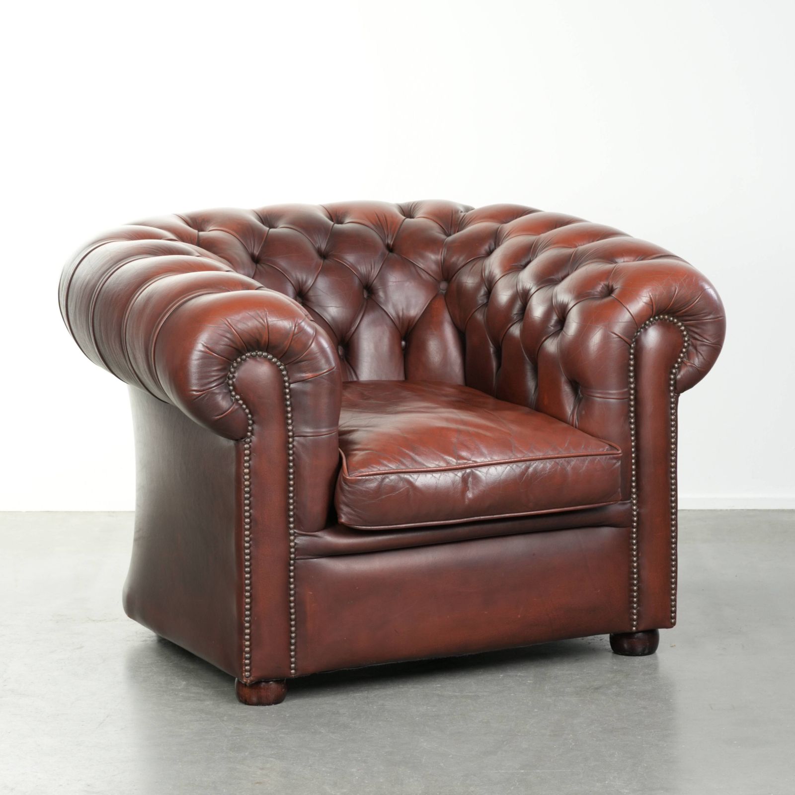 Beautiful Red/Brown Cowhide Chesterfield Armchair In A Classic English Style With A Stunning Appearance.