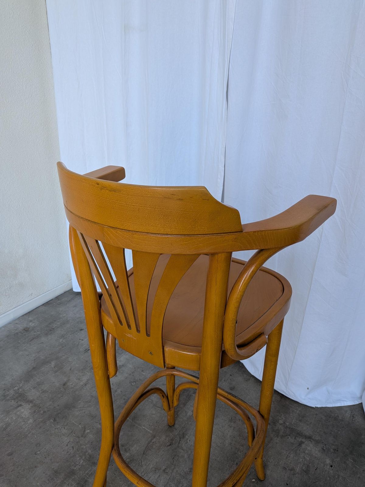photo vinterior Vintage Bentwood Bar Chair With Armrests, Mid Century Pub Stool Thonet Style