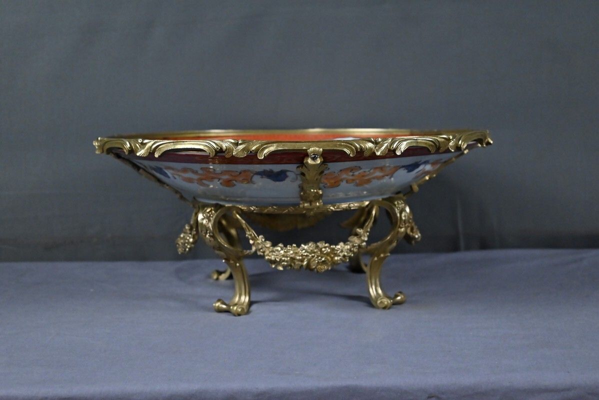 photo vinterior Large Imari Porcelain Bowl With Bronze Mount, Japan – Late 19th Century