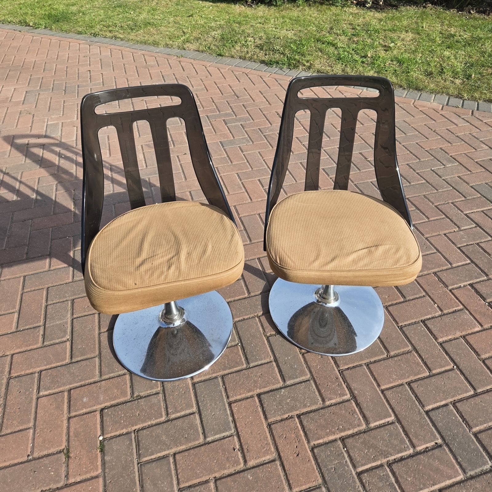 2x 1970s Chromcast Plastic Backed Matching Tulip Dining Chairs Upholstered Orange Kitsch