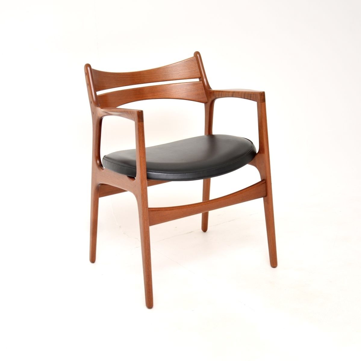 photo vinterior Danish Vintage Teak Carver Desk Chair / Armchair By Erik Buch