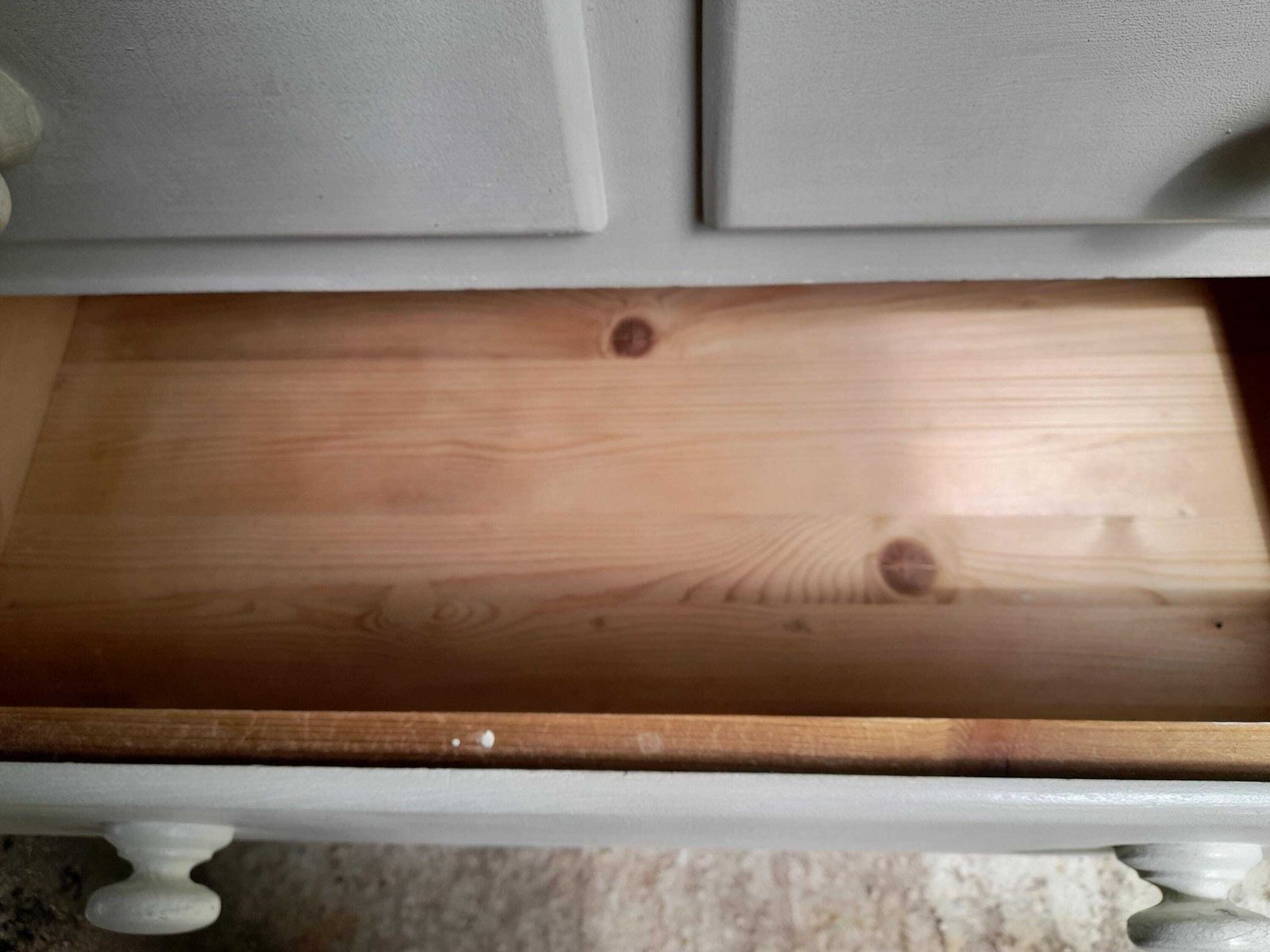 Vintage Pine Chest Of Drawers. photo vinterior