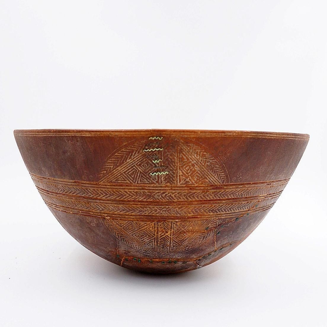 Large Carved Tribal Wooden Bowl, Wabi Sabi Style, 20th Century, 32.5cm photo 475.0