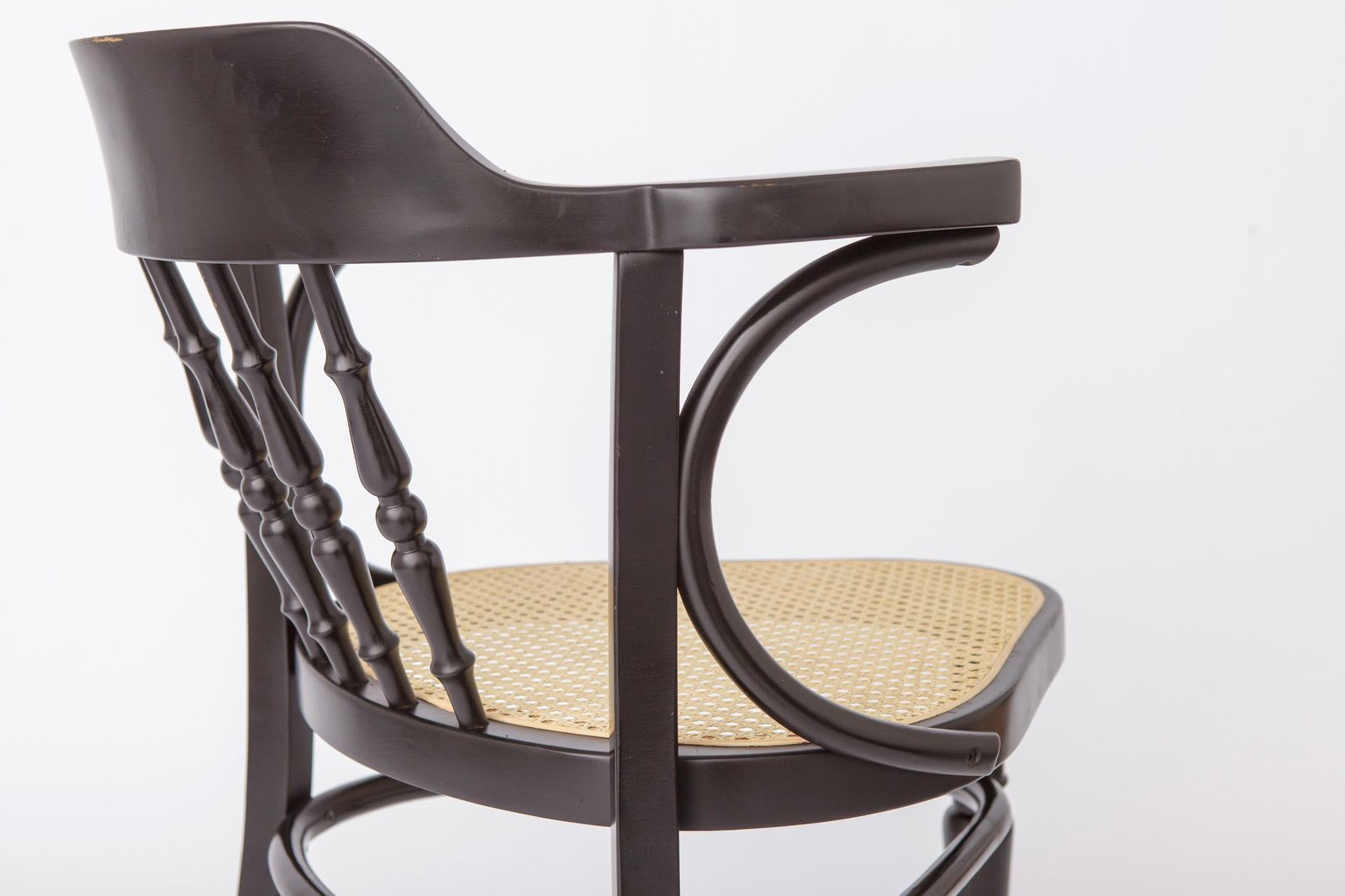 1 Van 2 Vintage Bentwood Fauteuil Vienna Cane Zitting Jaren 1990 | Zwart Beukenhouten Stoel | Rotan Zitting Eetkamerstoel photo vintage