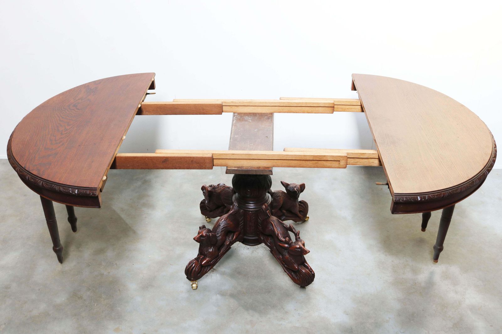 photo vinterior 19th Century French Antique Oak Oval Dining Hunt Table Black Forest Animal Lodge