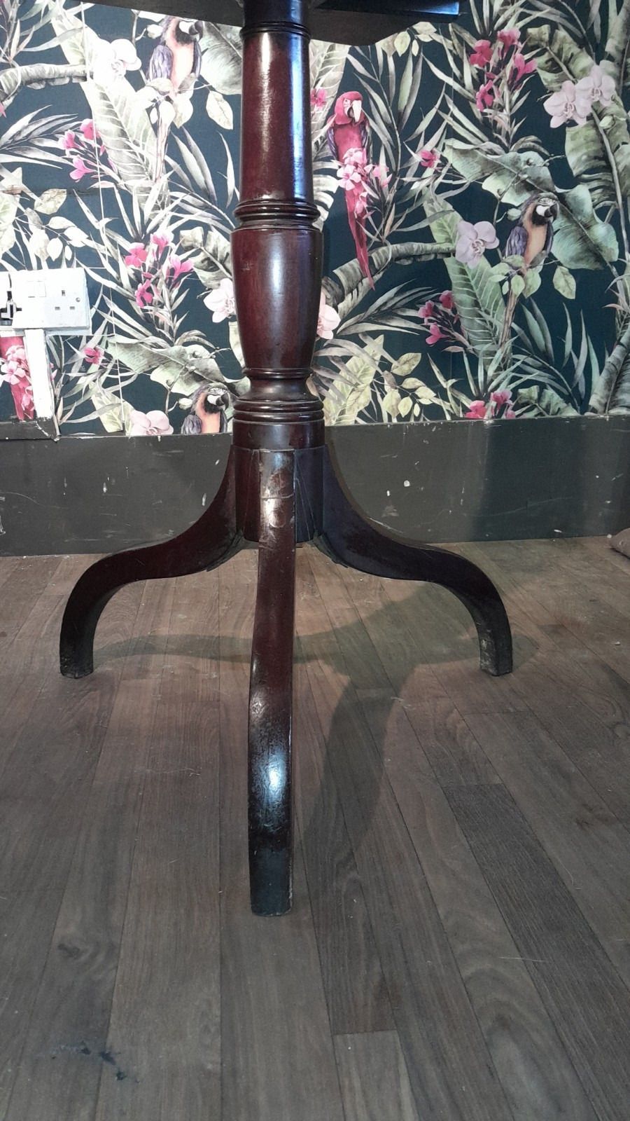 Original Geaorgian Mahogany Tilt Top, Loo Table With Original Fittings photo vinterior