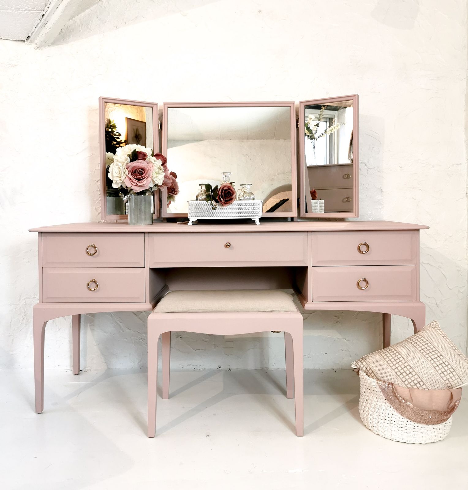 Spray Painted Dusky Pink Stag Minstrel Dressing Table Set With Triple Mirror & Stool photo Furniture