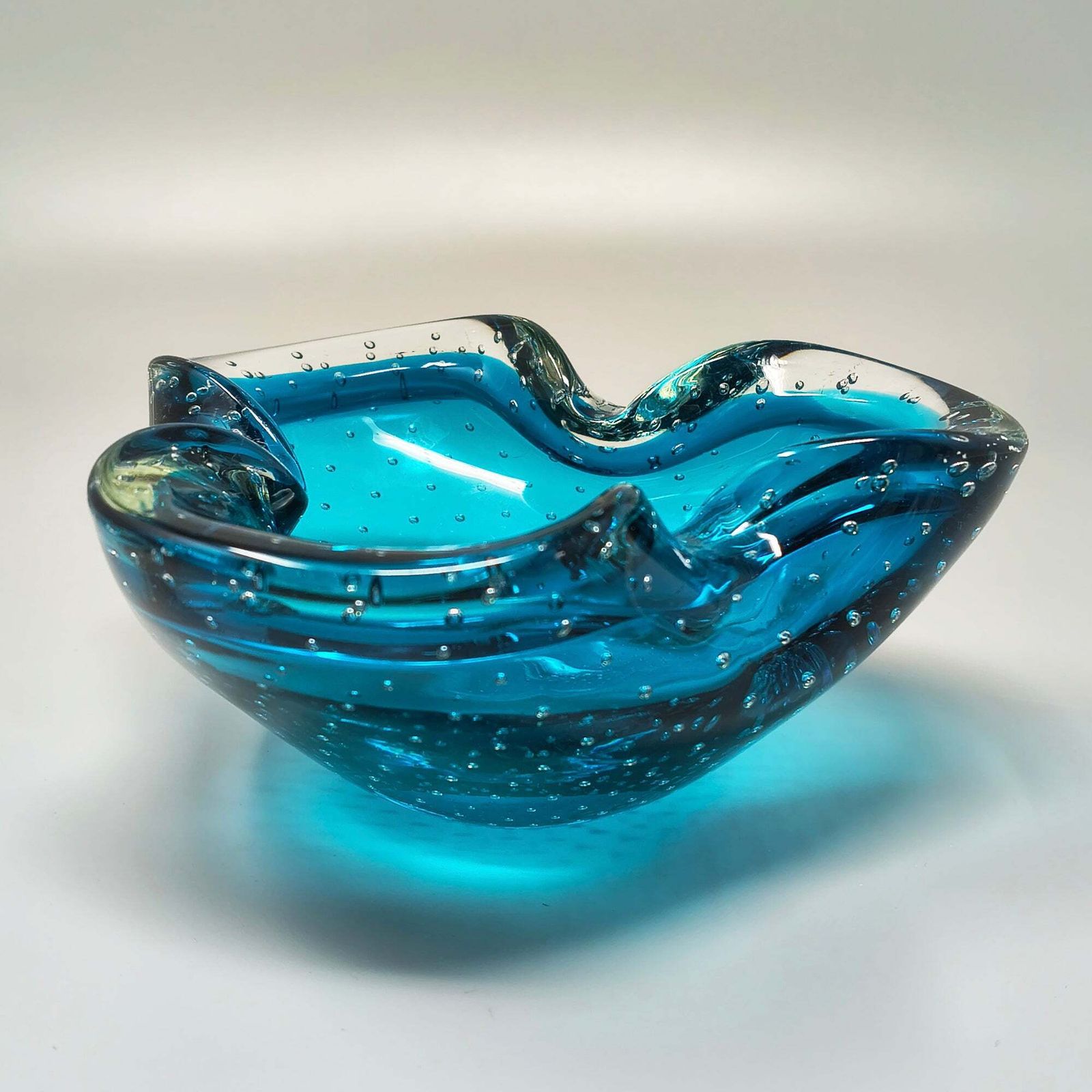 1960s Mid Century Blue Ashtray Or Catchall In Bullicante Murano Glass By Flavio Poli. photo Home Decor