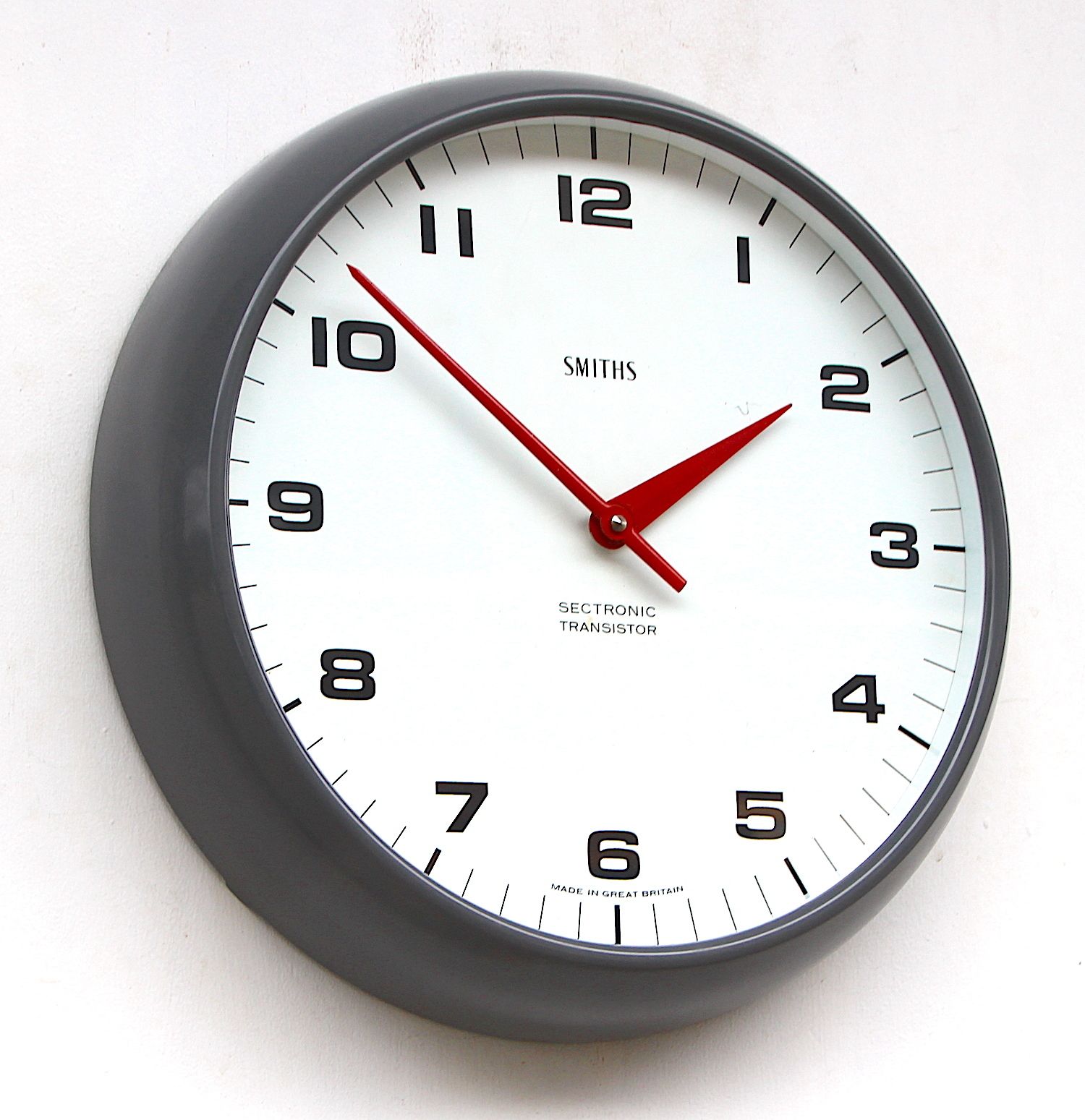 1970s British Bakelite Vintage School / Railway Wall Clock. Fully Guaranteed. London Timepiece