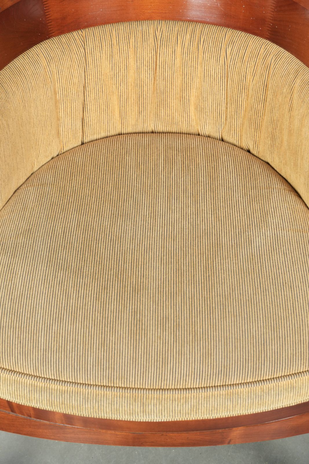Schuitema Design Eetkamerstoel/Occasionalstoel Uit De Shaker Serie, Met Gele Stoffen Bekleding photo vinterior