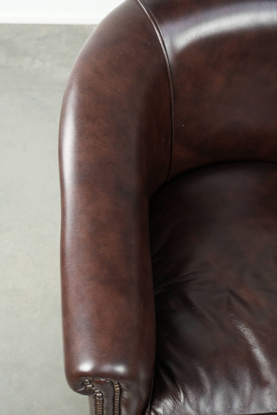 Dark Cowhide Club Armchair In Good Condition With A Timeless And Stylish English Style Design. photo buy