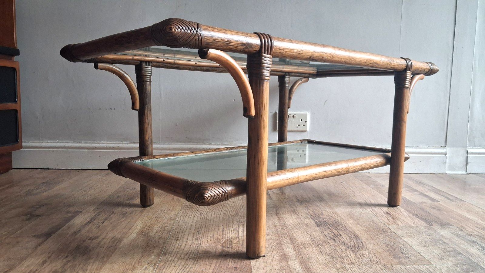 photo vinterior Superb  1970's Bamboo ,Rattan And Glass Mid Century Drinks /Coffee Table
