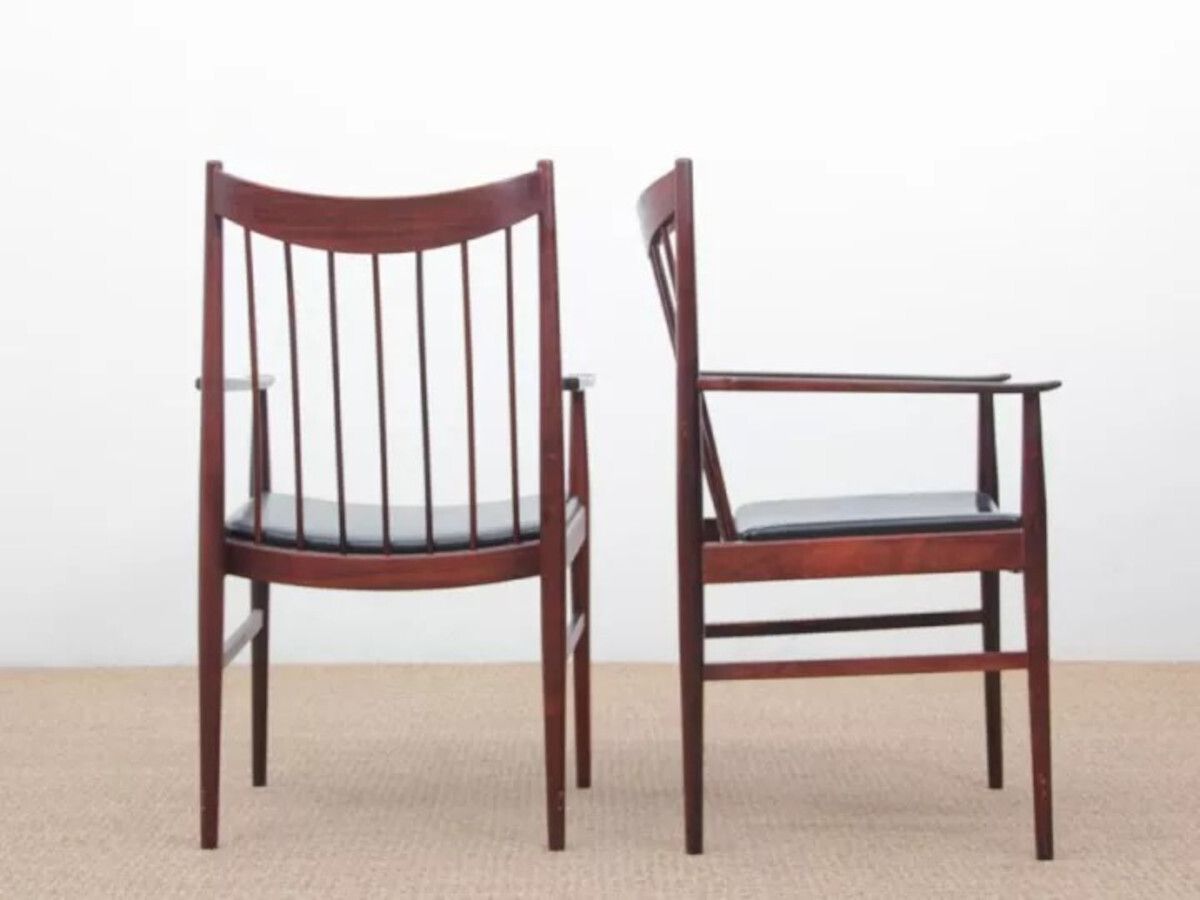 photo buy Paire de fauteuils et table d'appoint danois en palissandre et cuir, par Arne Vodder pour Sibast, 1960.