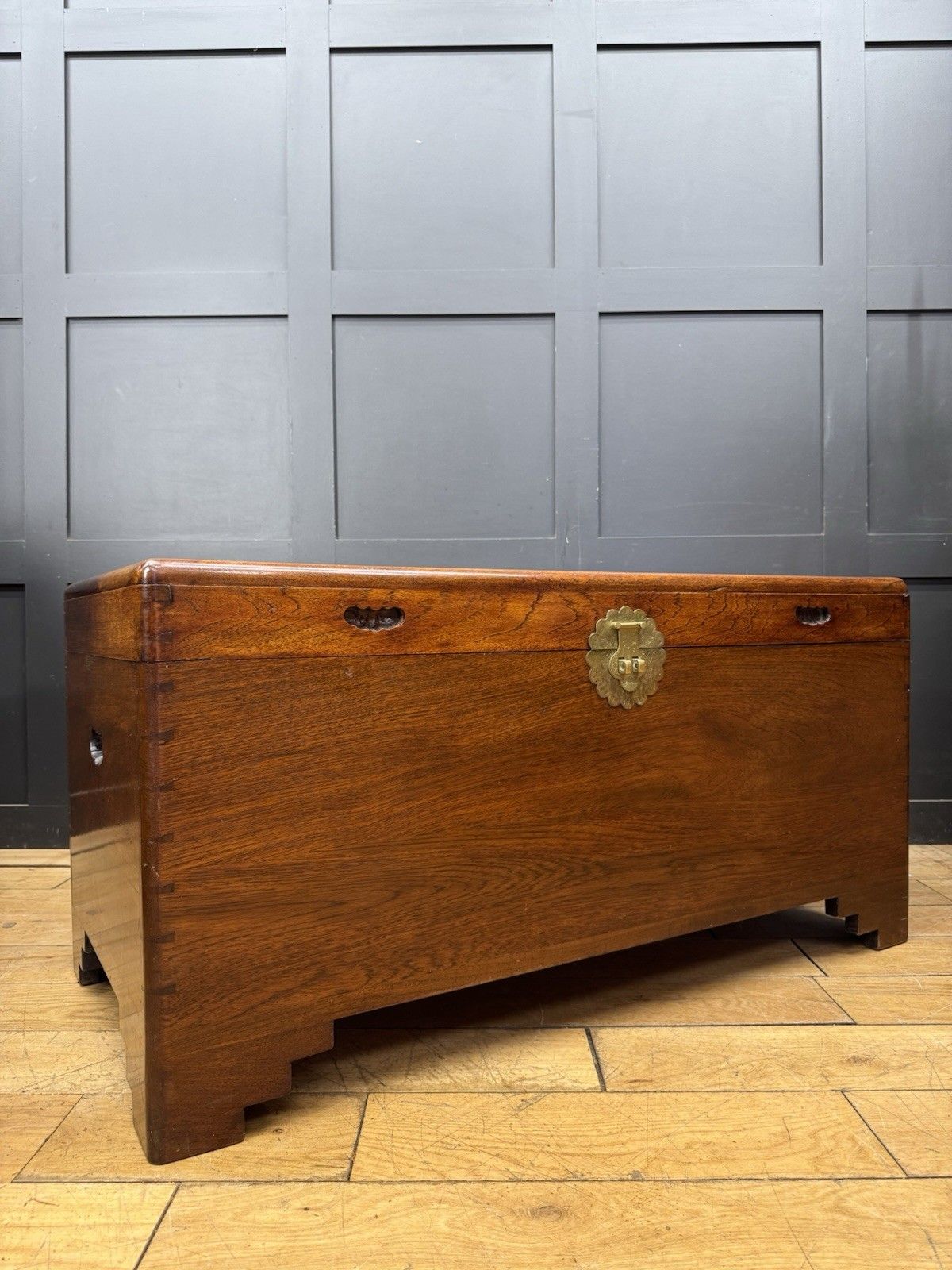 645.0 Chinese Camphor Wood Blanket Box Trunk Chest Coffee Table Lockable Storage photo
