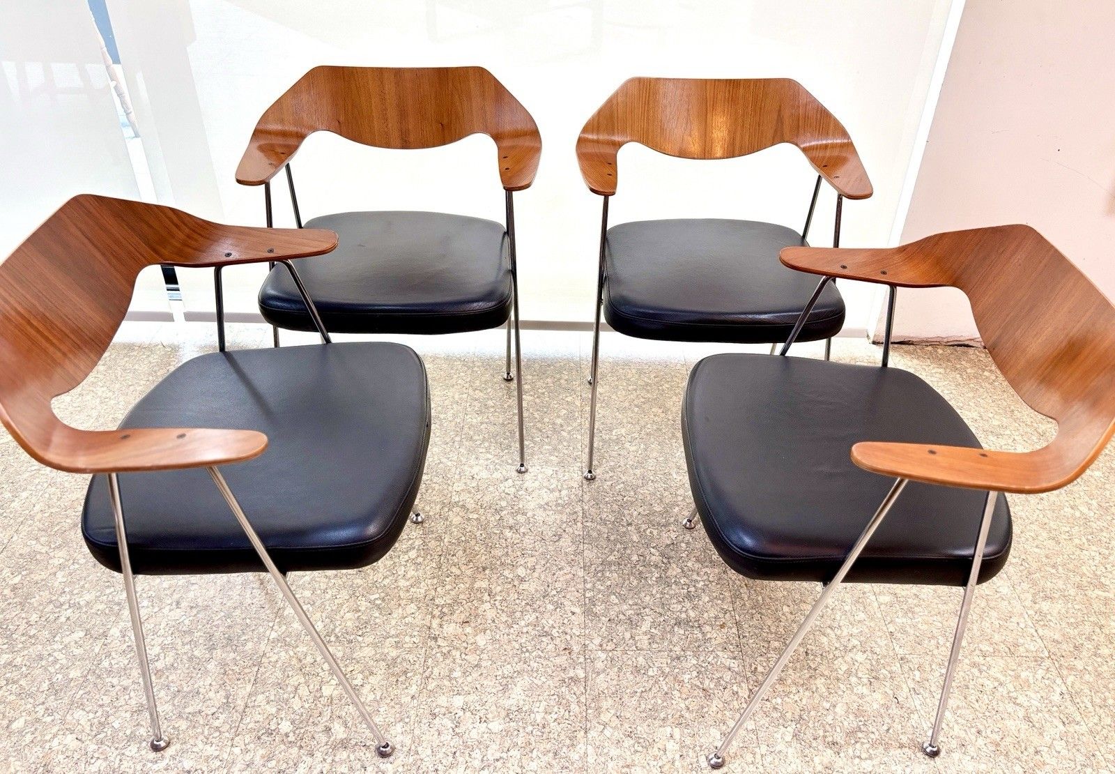 photo vintage Mid Century Robin Day For Habitat 675 Chairs X 4 Vintage Retro