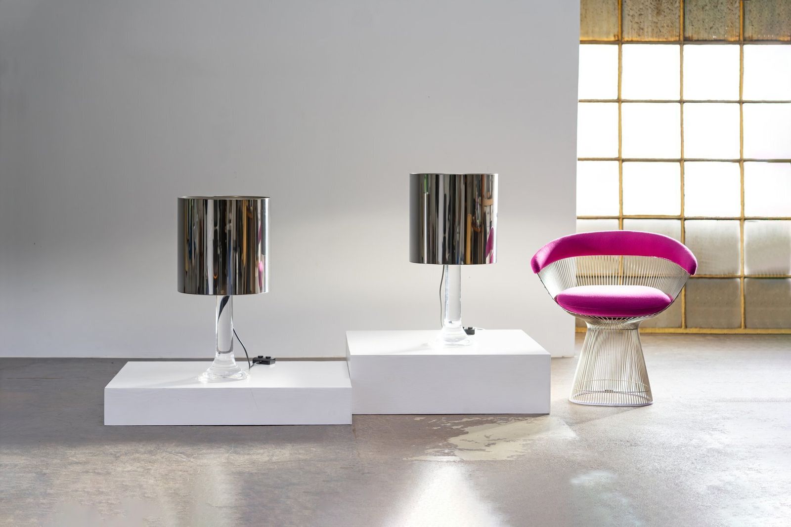Acrylic Glass Table Lamps By Luigi Massoni For Guzzini, Italy, 1970s, Set Of 2 photo for sale
